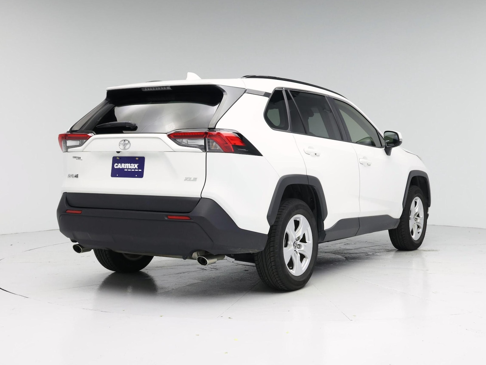 2020 Toyota RAV4 XLE - Photo 9