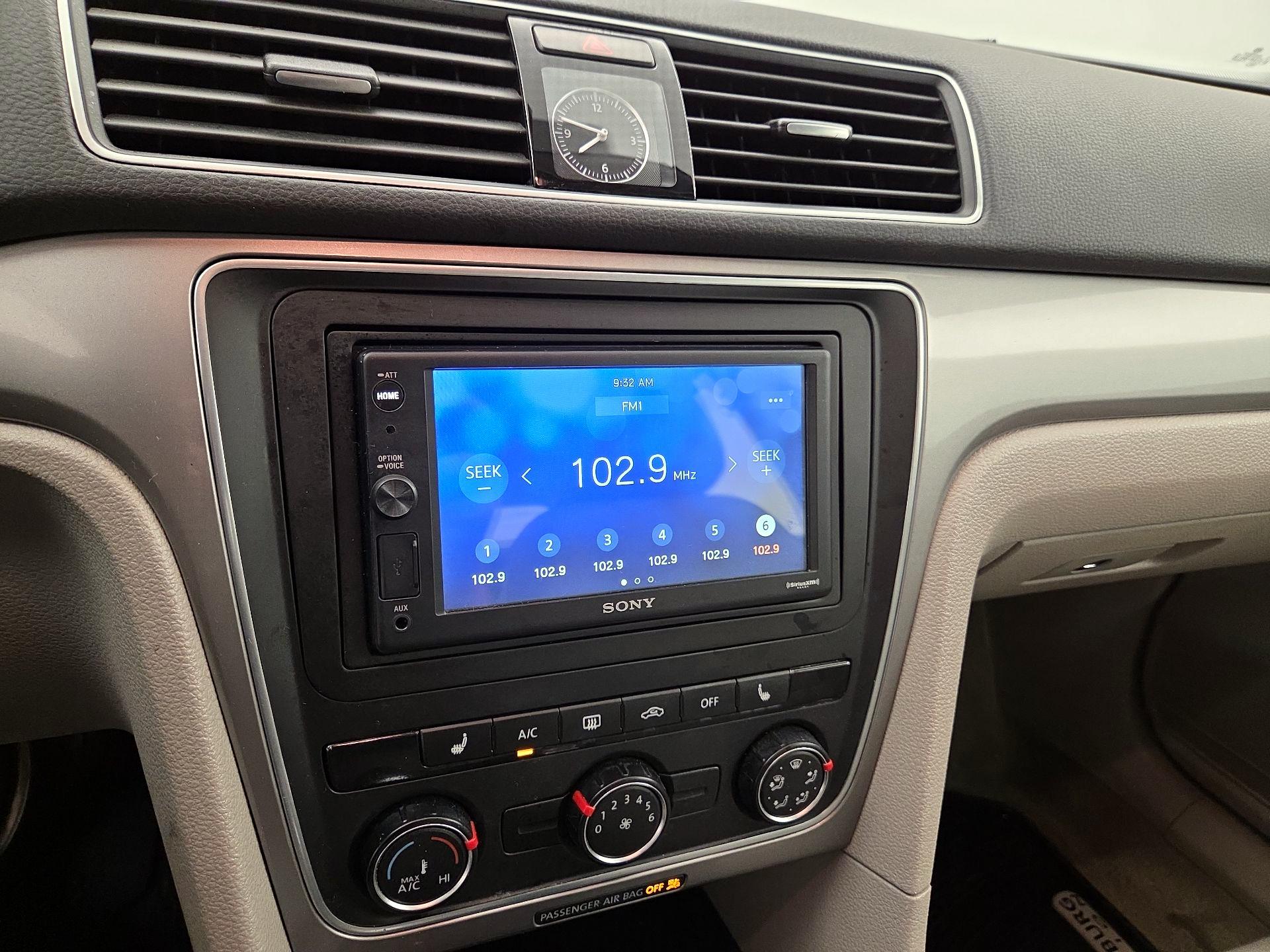 Thumbnail: 2015 Volkswagen Passat - 14