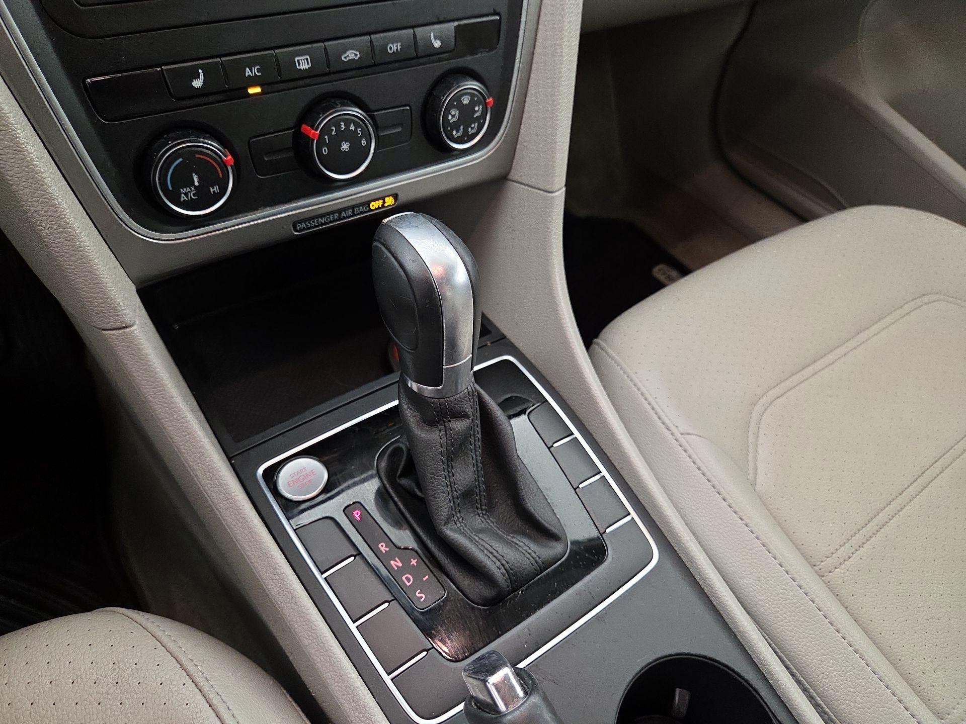 Thumbnail: 2015 Volkswagen Passat - 16