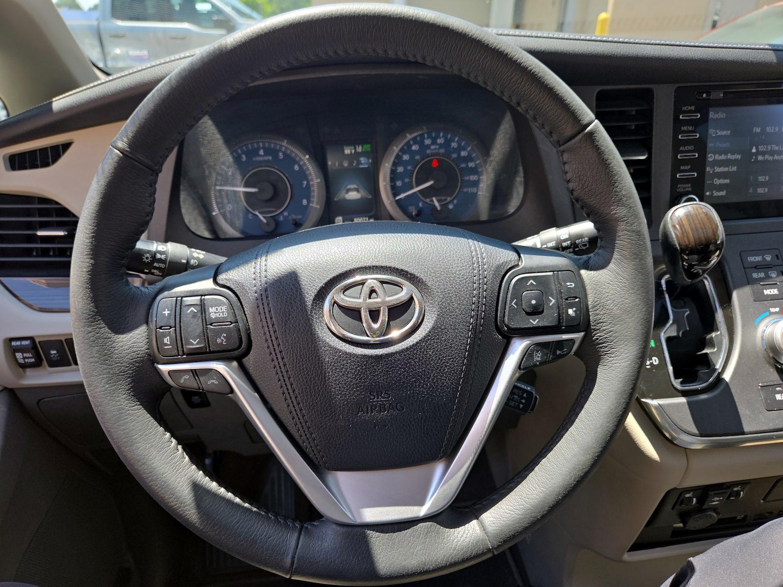 2018 Toyota Sienna XLE Premium - Photo 11