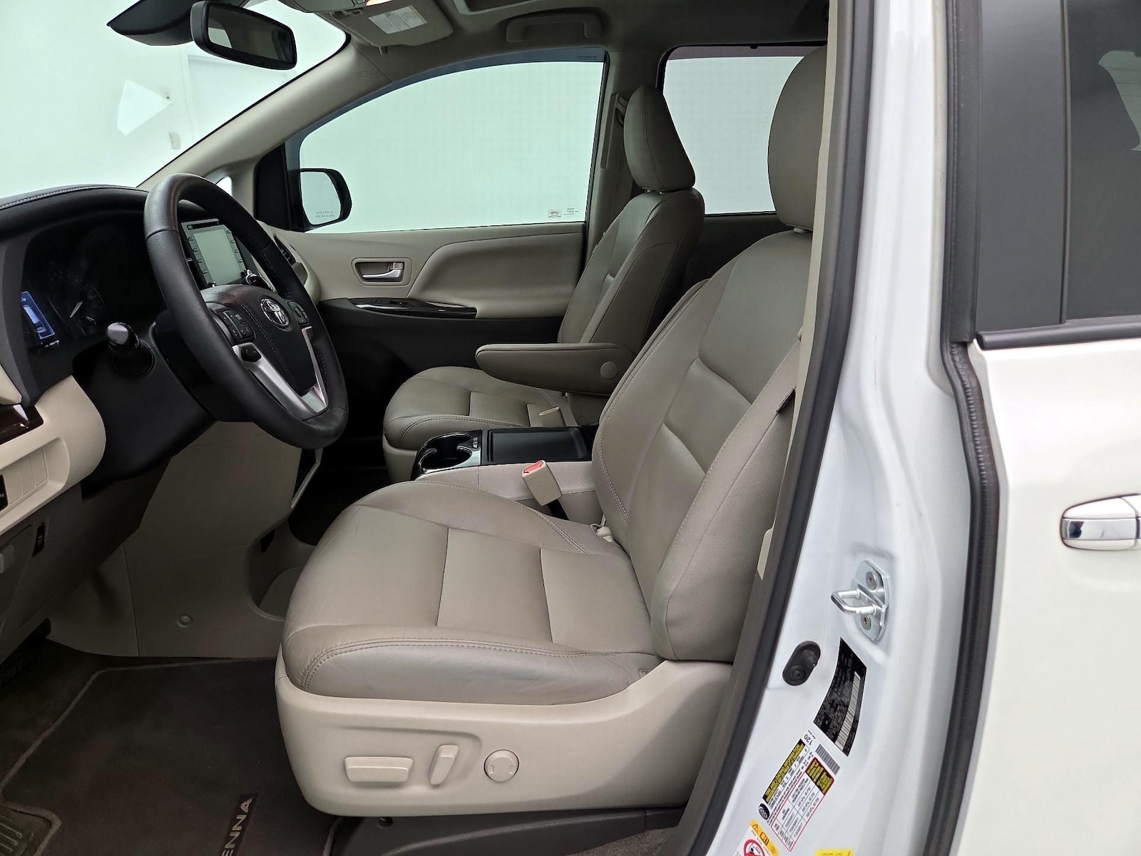 2018 Toyota Sienna XLE Premium - Photo 12