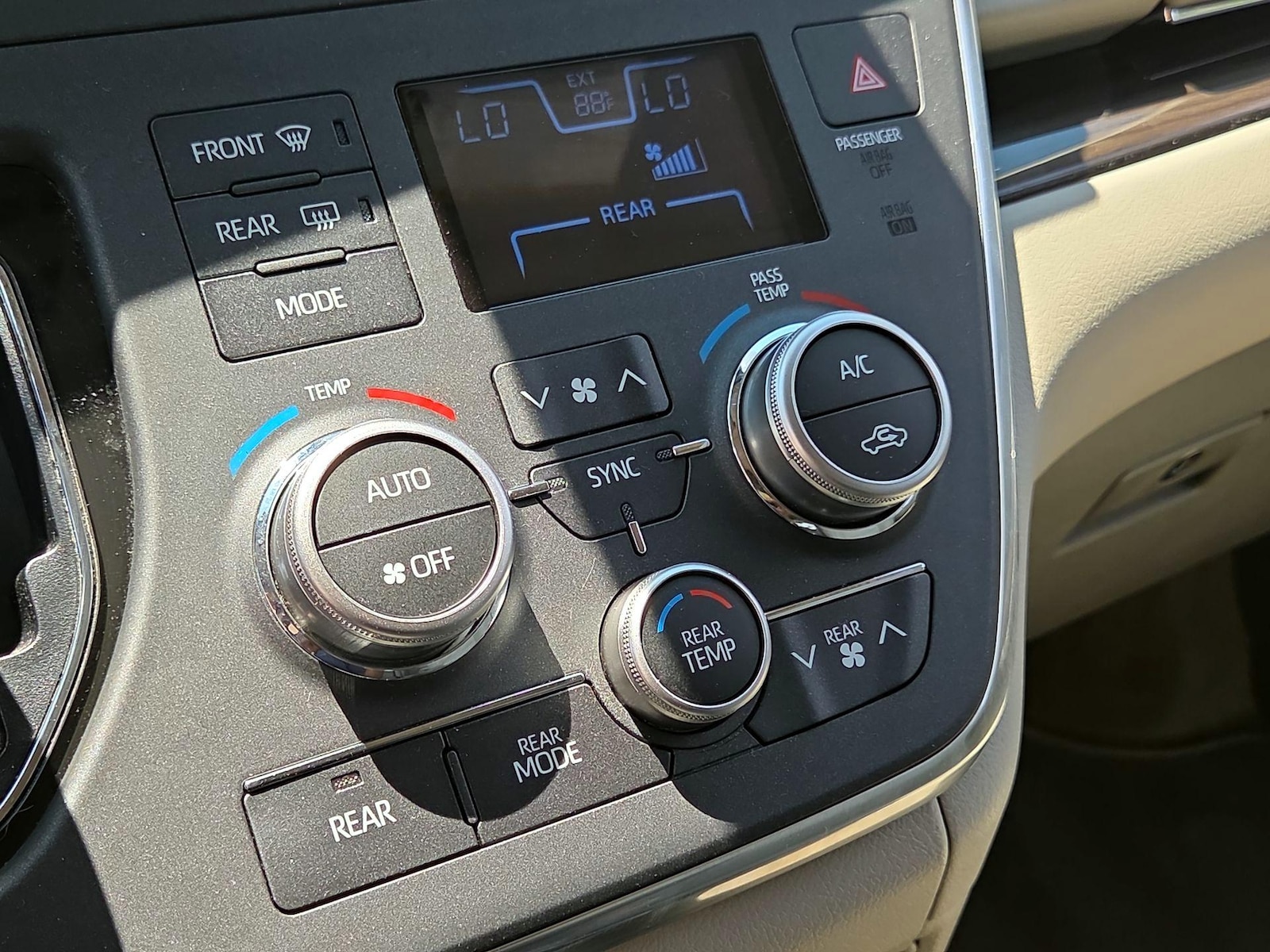 2018 Toyota Sienna XLE Premium - Photo 17