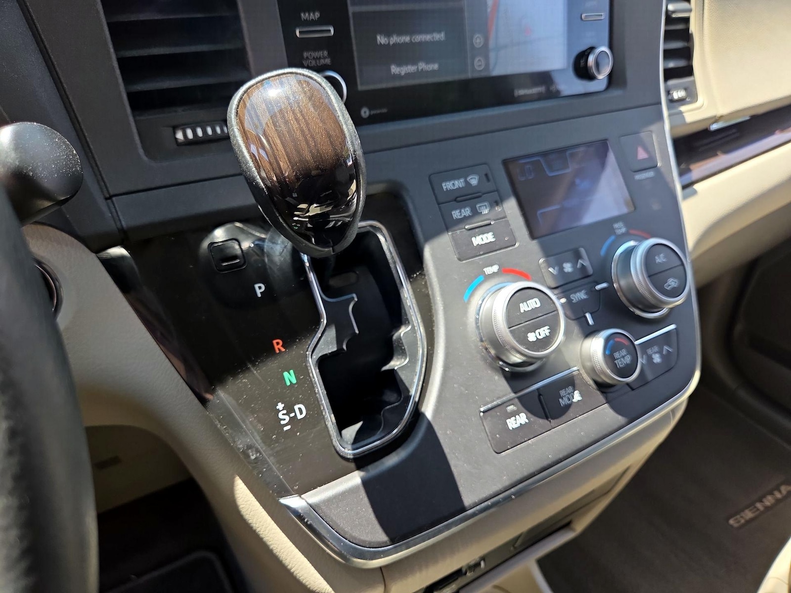 2018 Toyota Sienna XLE Premium - Photo 18