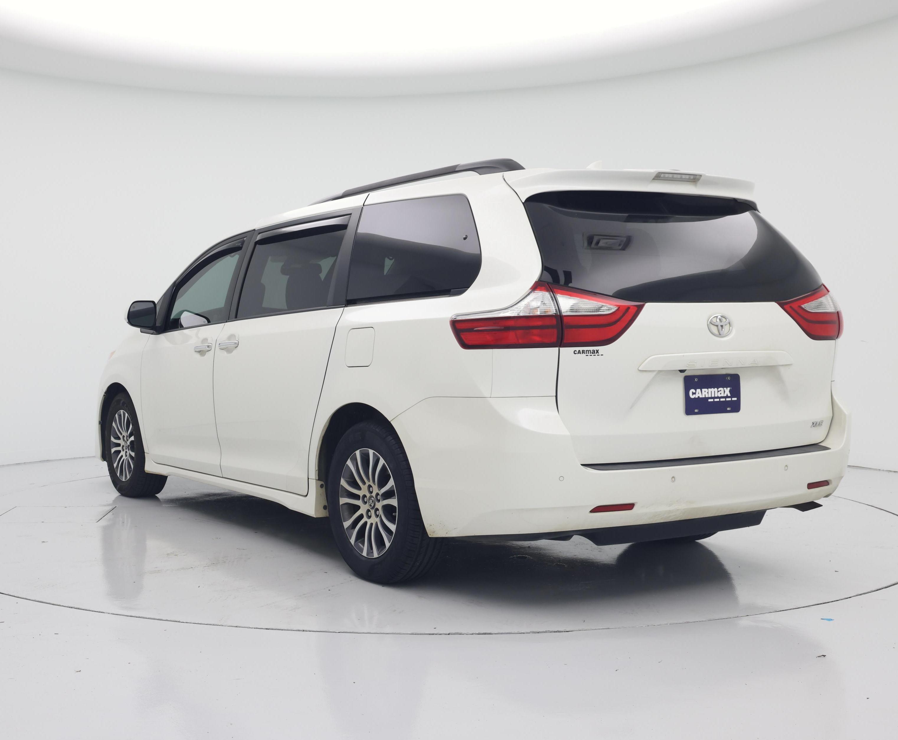 Thumbnail: 2018 Toyota Sienna - 2
