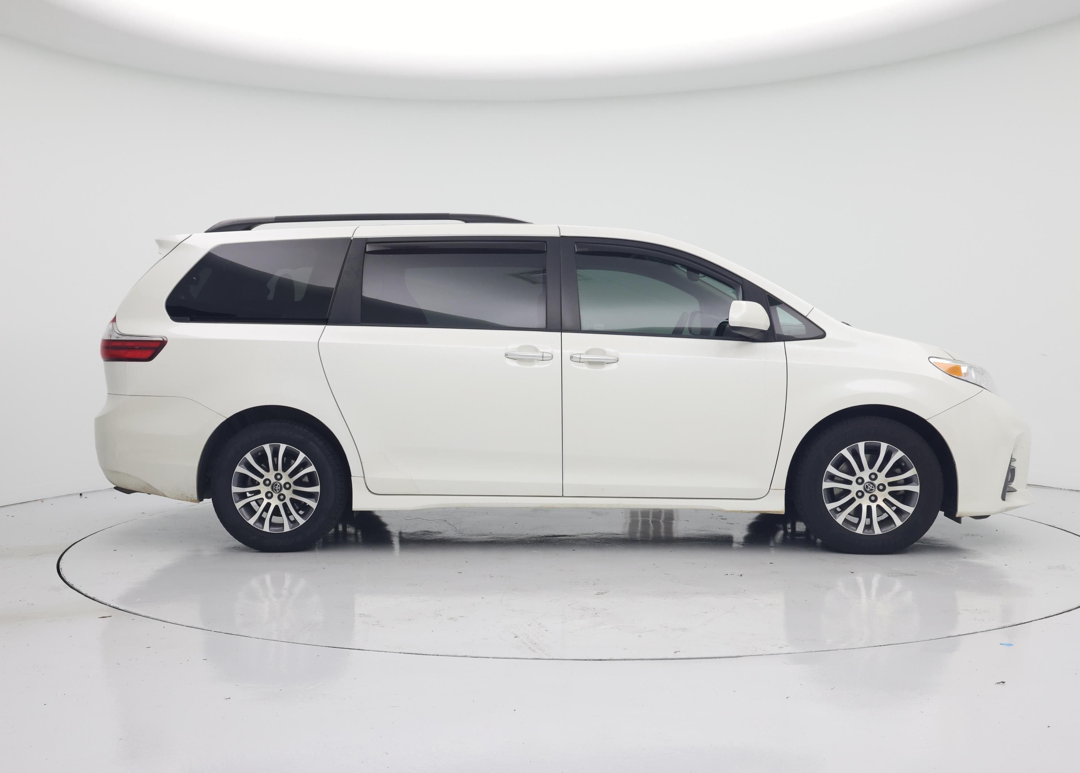Thumbnail: 2018 Toyota Sienna - 7