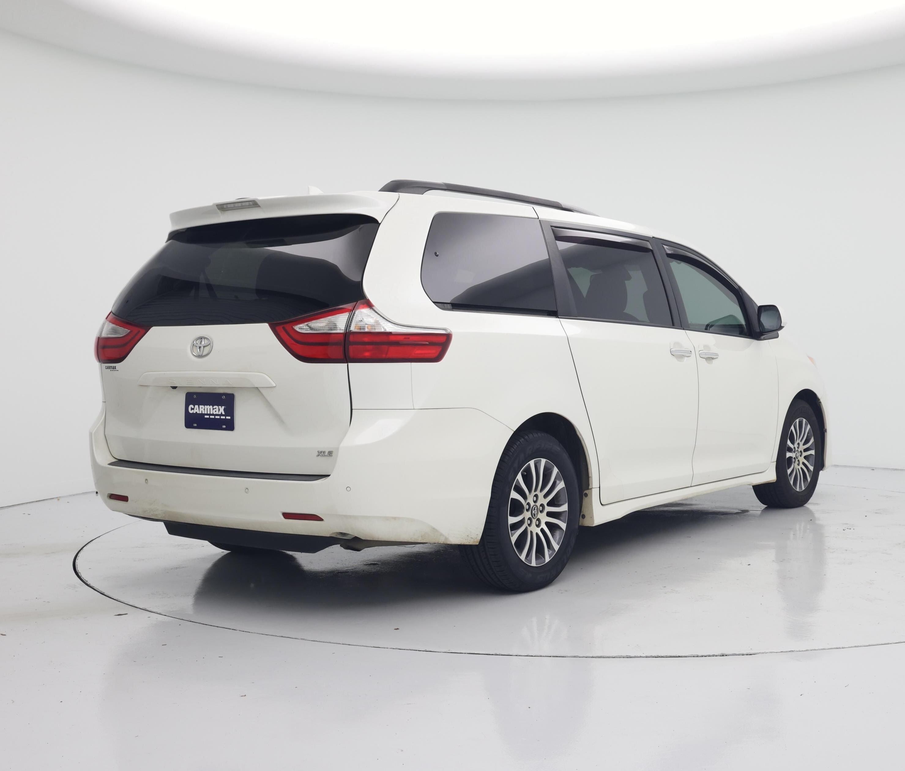 Thumbnail: 2018 Toyota Sienna - 8