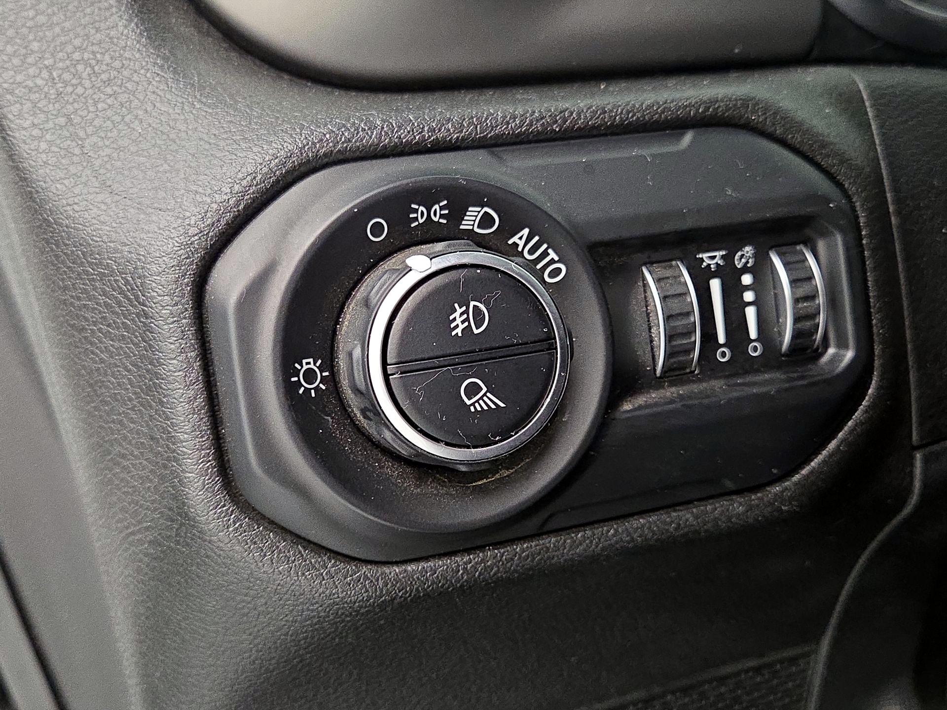 Thumbnail: 2021 Jeep Gladiator - 13