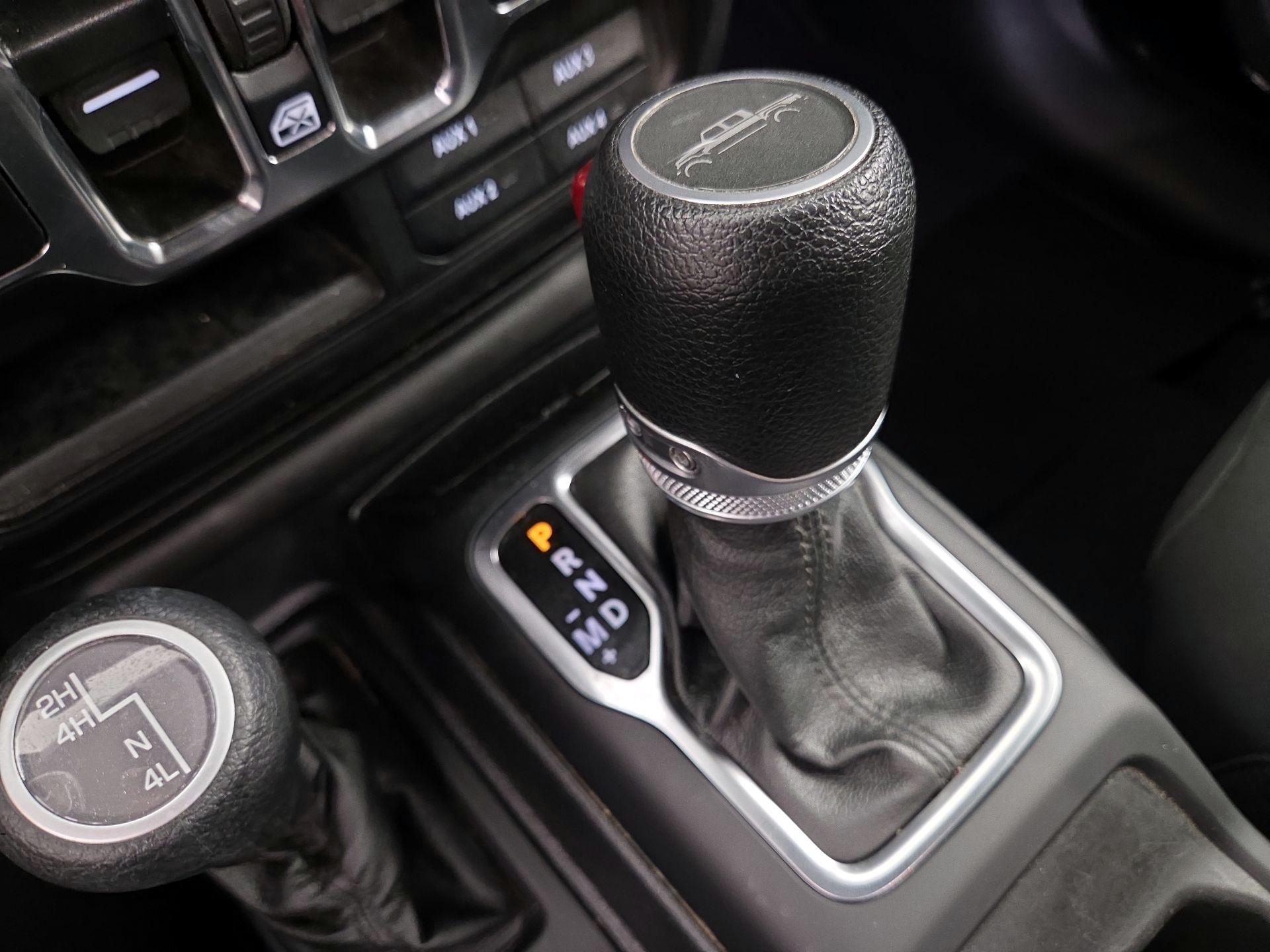 Thumbnail: 2021 Jeep Gladiator - 17