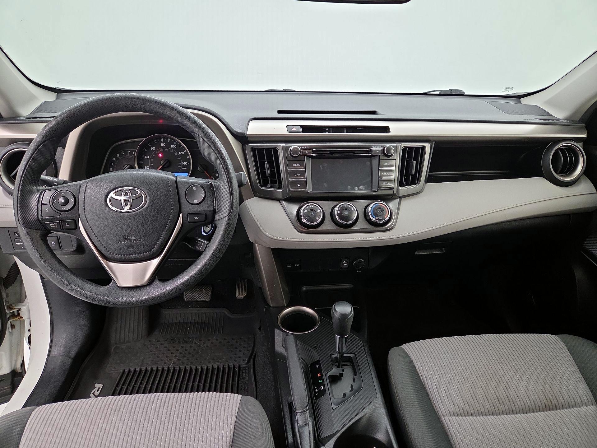 Thumbnail: 2015 Toyota RAV4 - 9
