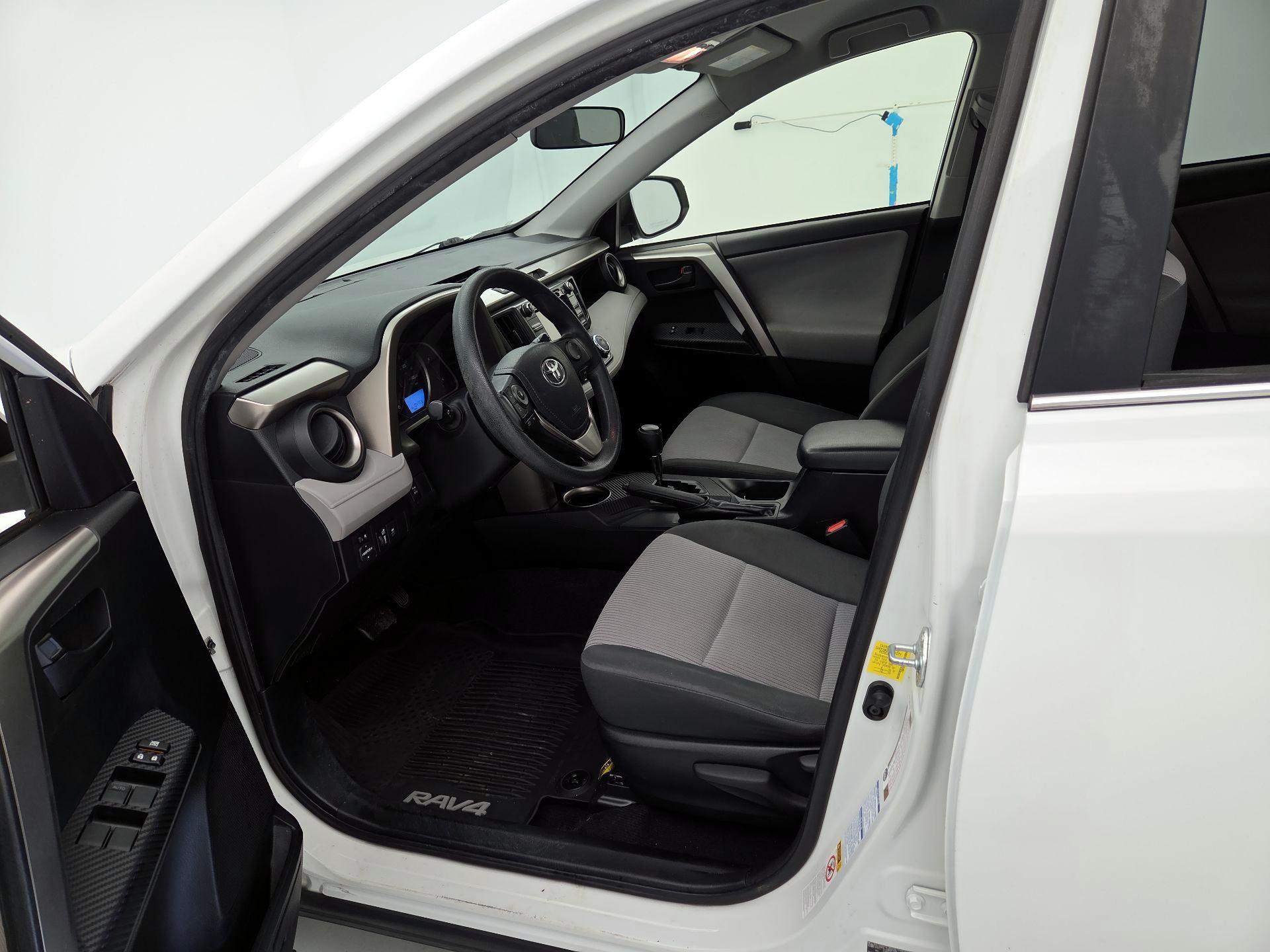 Thumbnail: 2015 Toyota RAV4 - 11