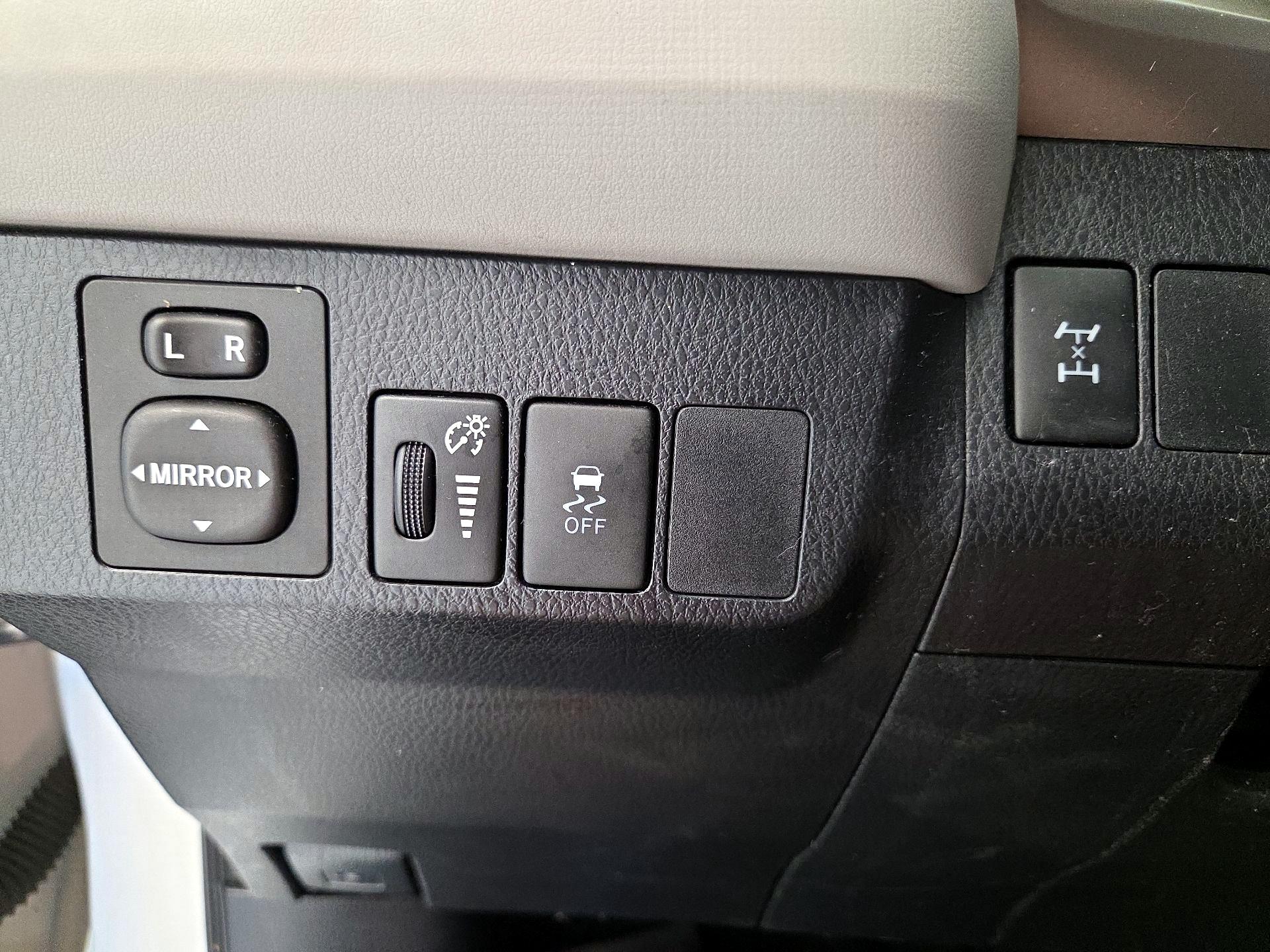 Thumbnail: 2015 Toyota RAV4 - 13