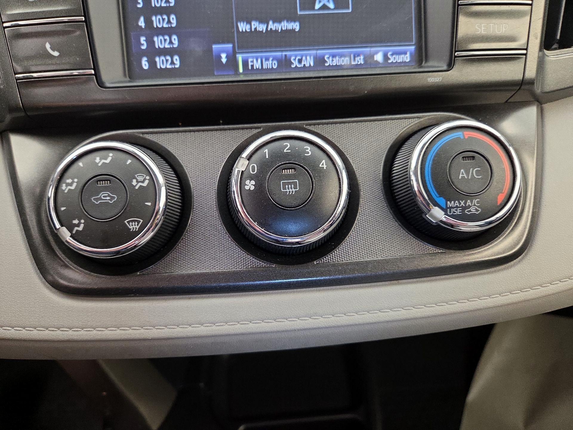 Thumbnail: 2015 Toyota RAV4 - 16