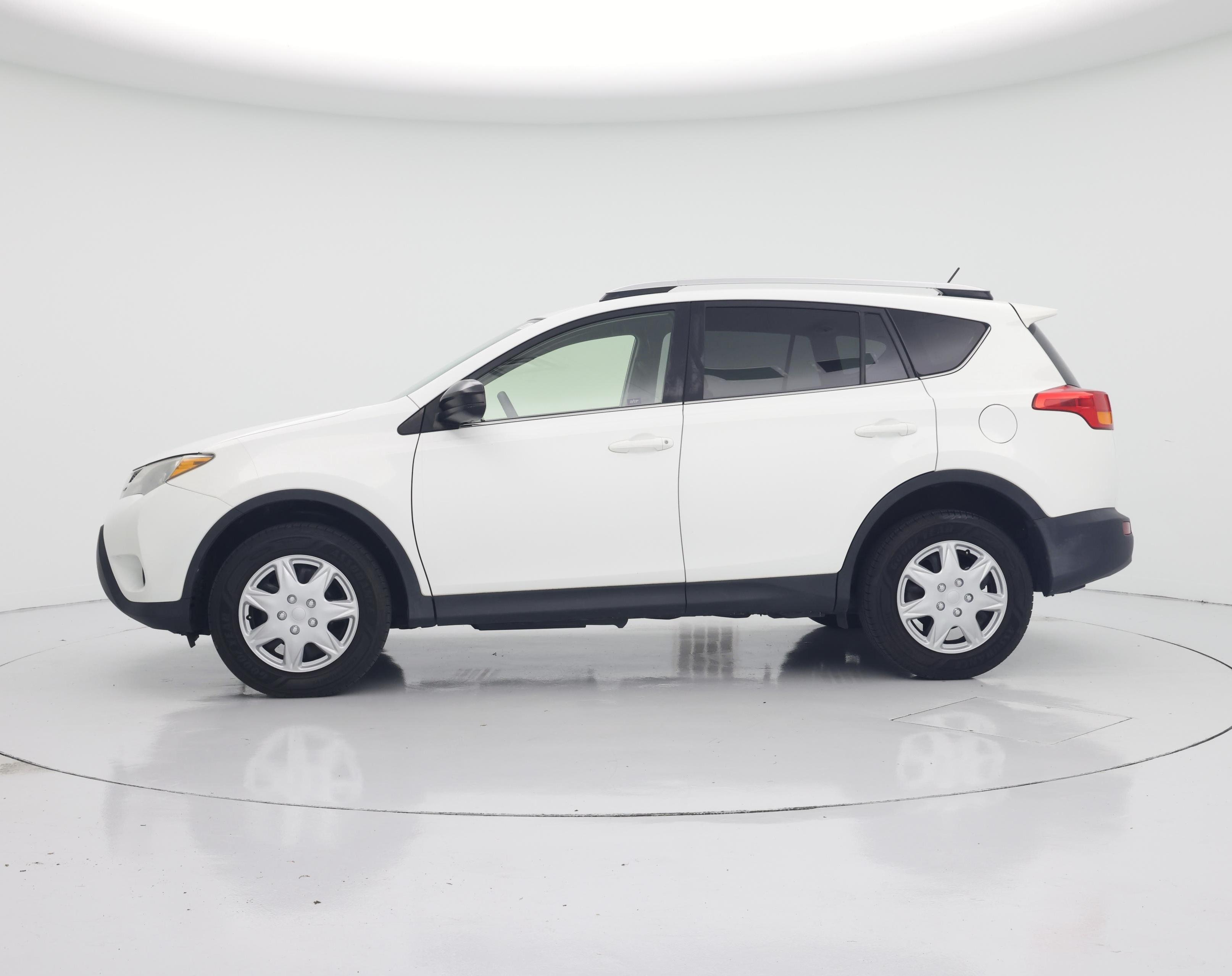 Thumbnail: 2015 Toyota RAV4 - 3
