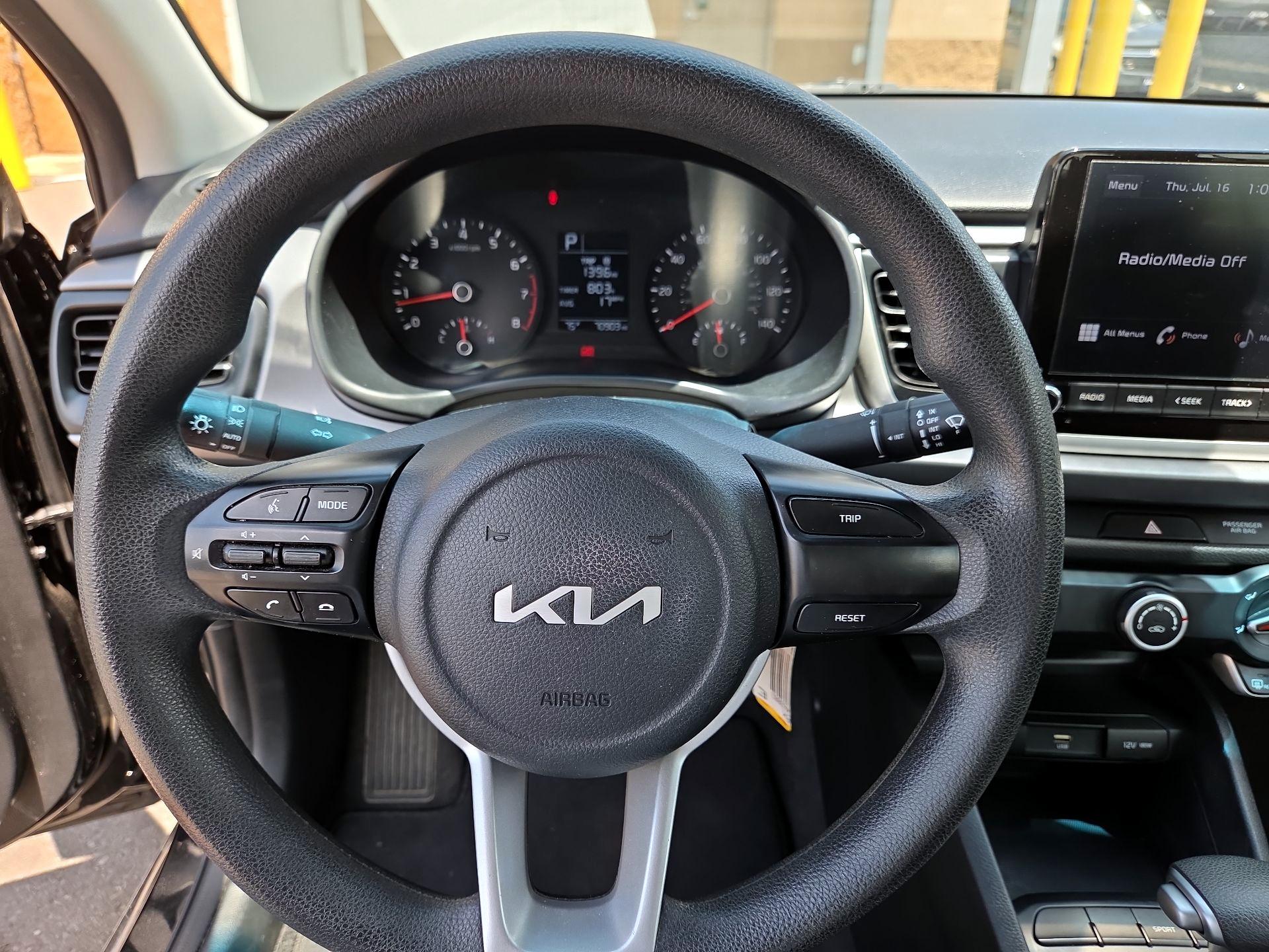 Thumbnail: 2022 Kia Rio - 10