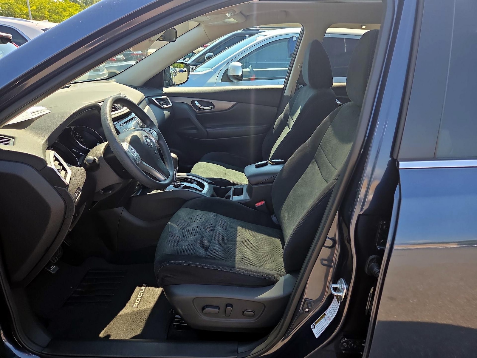 2016 Nissan Rogue SV - Photo 12
