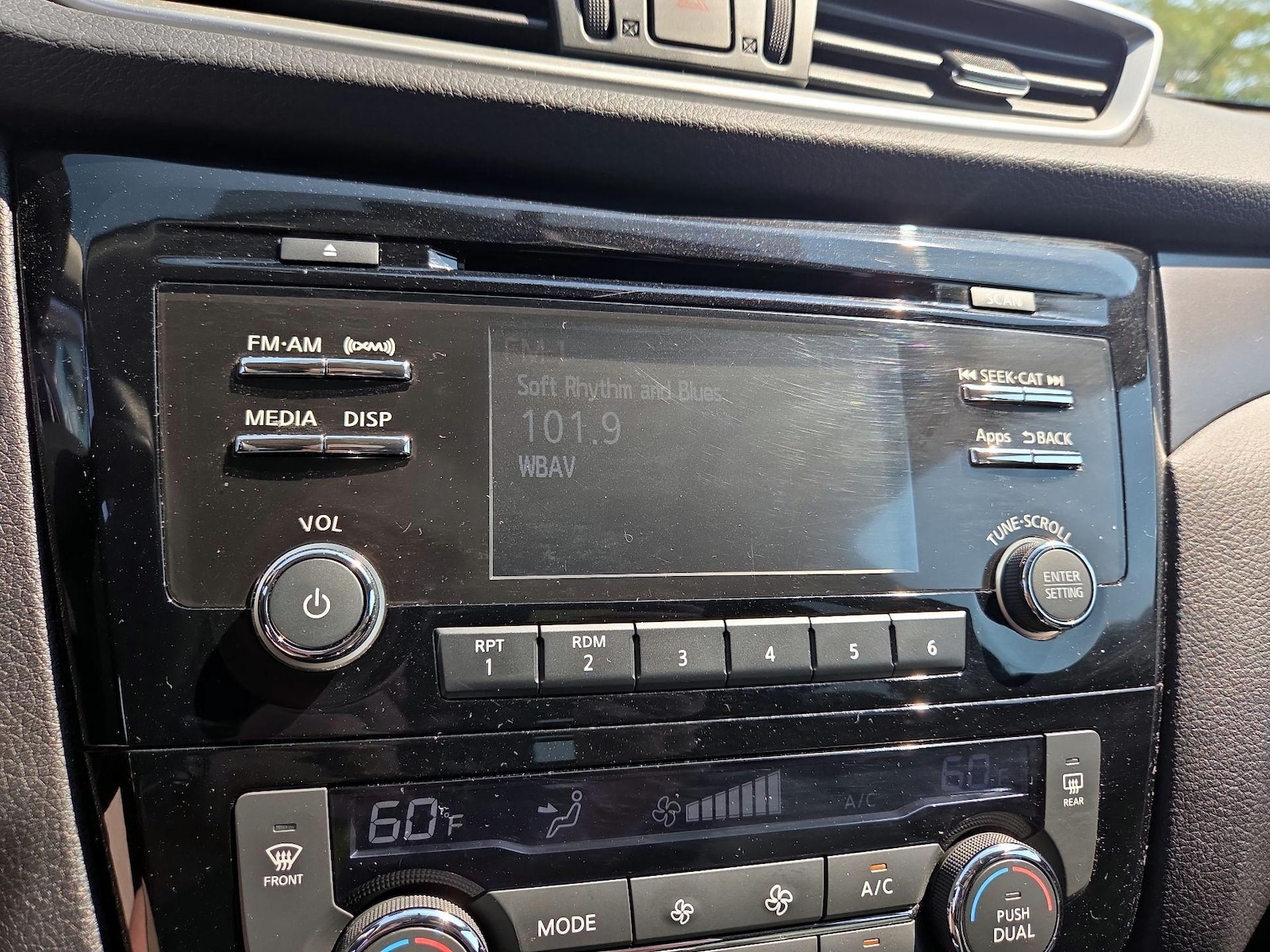 2016 Nissan Rogue SV - Photo 16