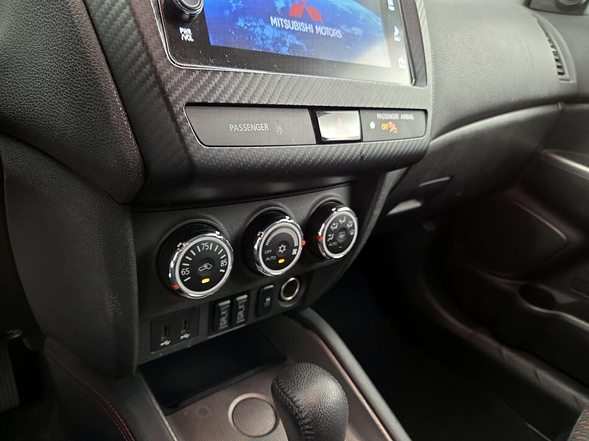 Thumbnail: 2019 Mitsubishi Outlander Sport - 16