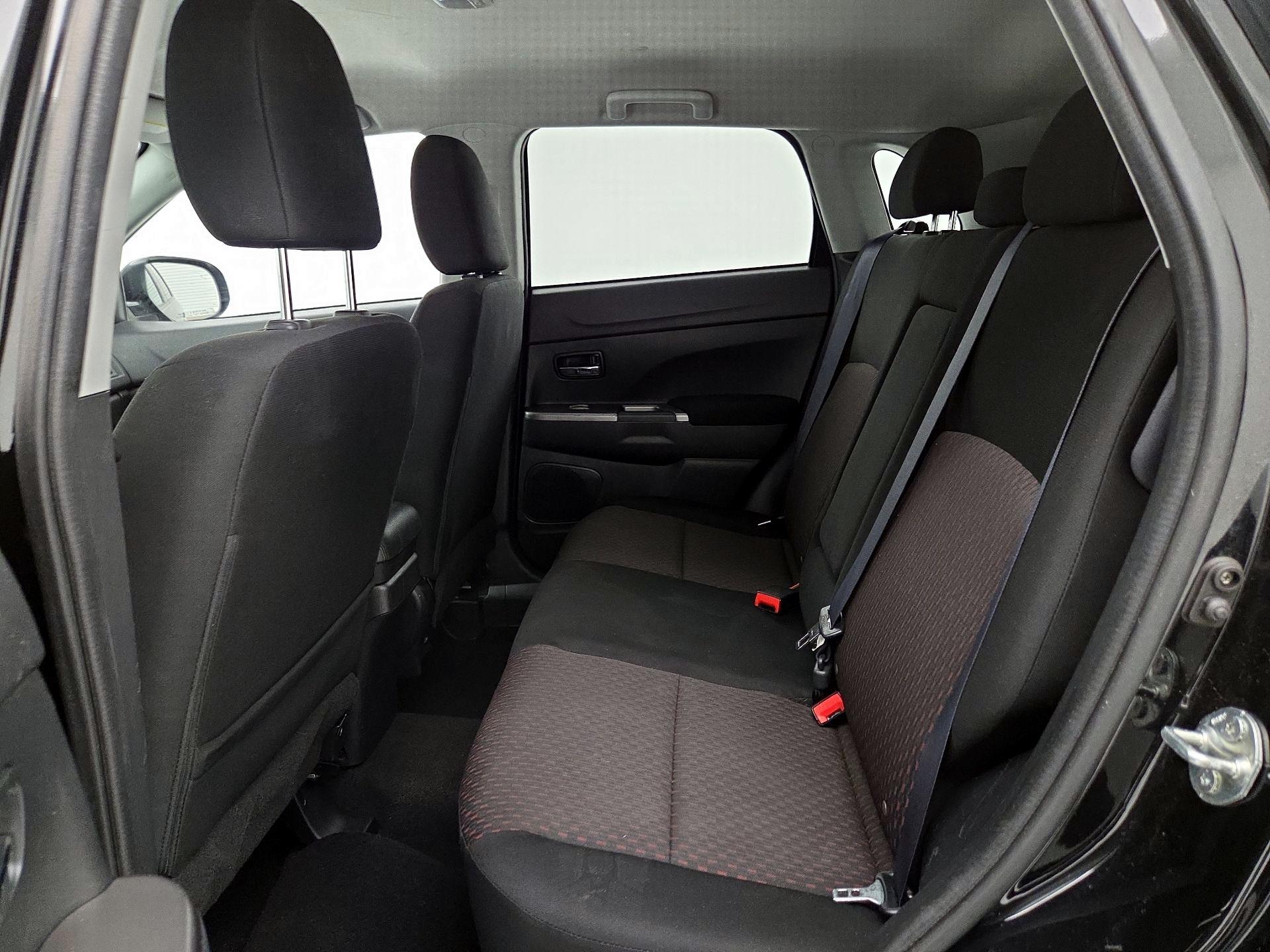 Thumbnail: 2019 Mitsubishi Outlander Sport - 19