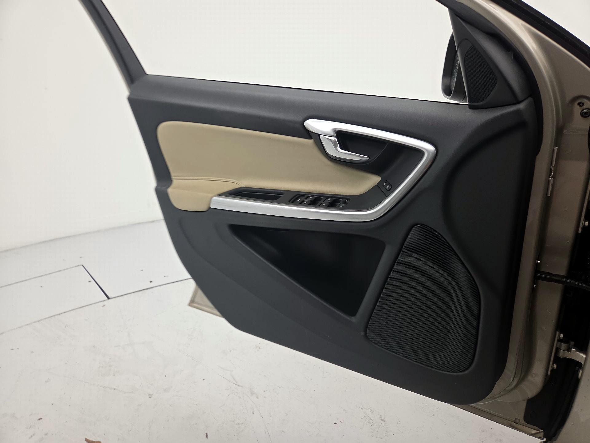 Thumbnail: 2017 Volvo V60 - 12