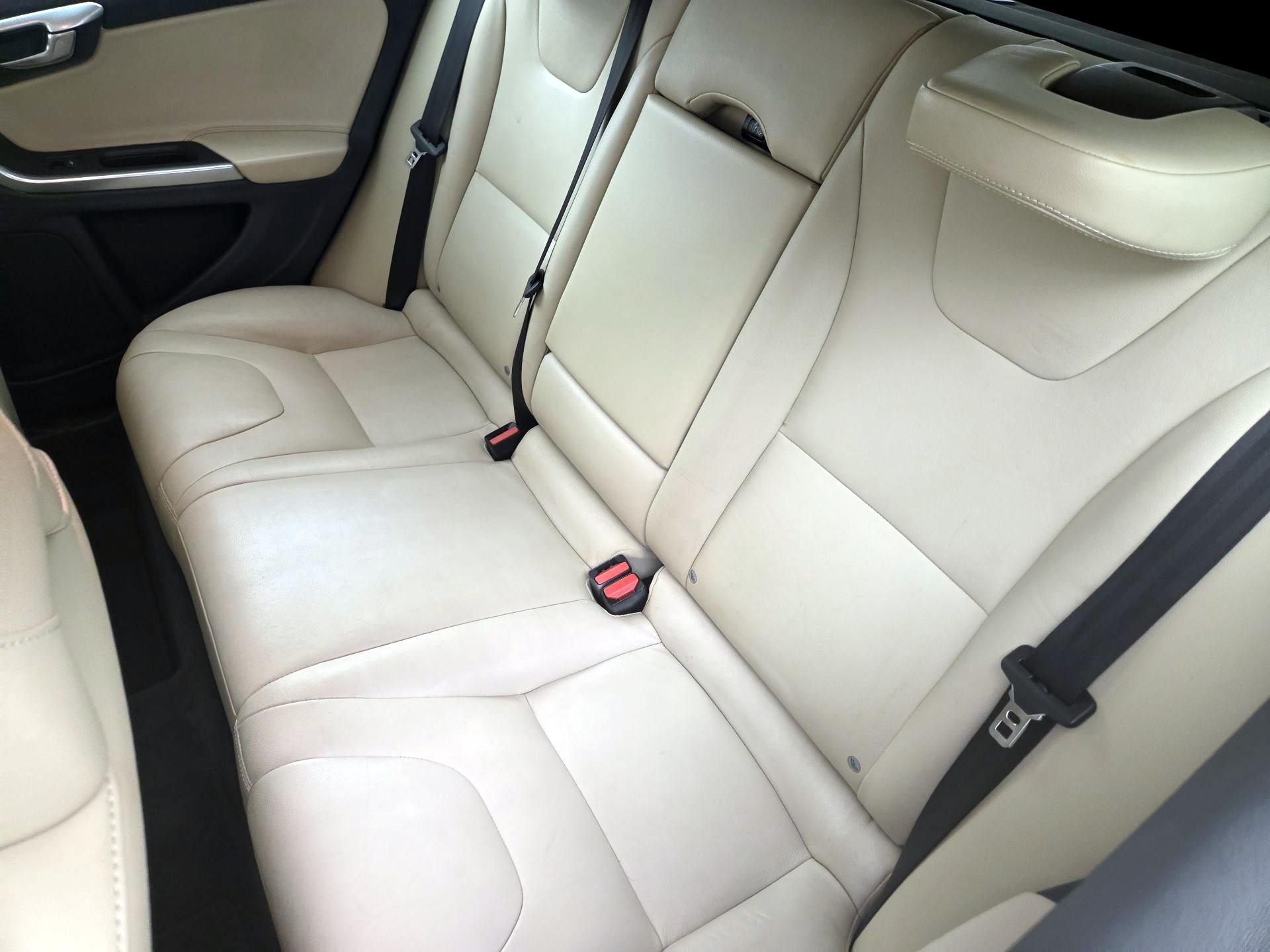 Thumbnail: 2017 Volvo V60 - 18