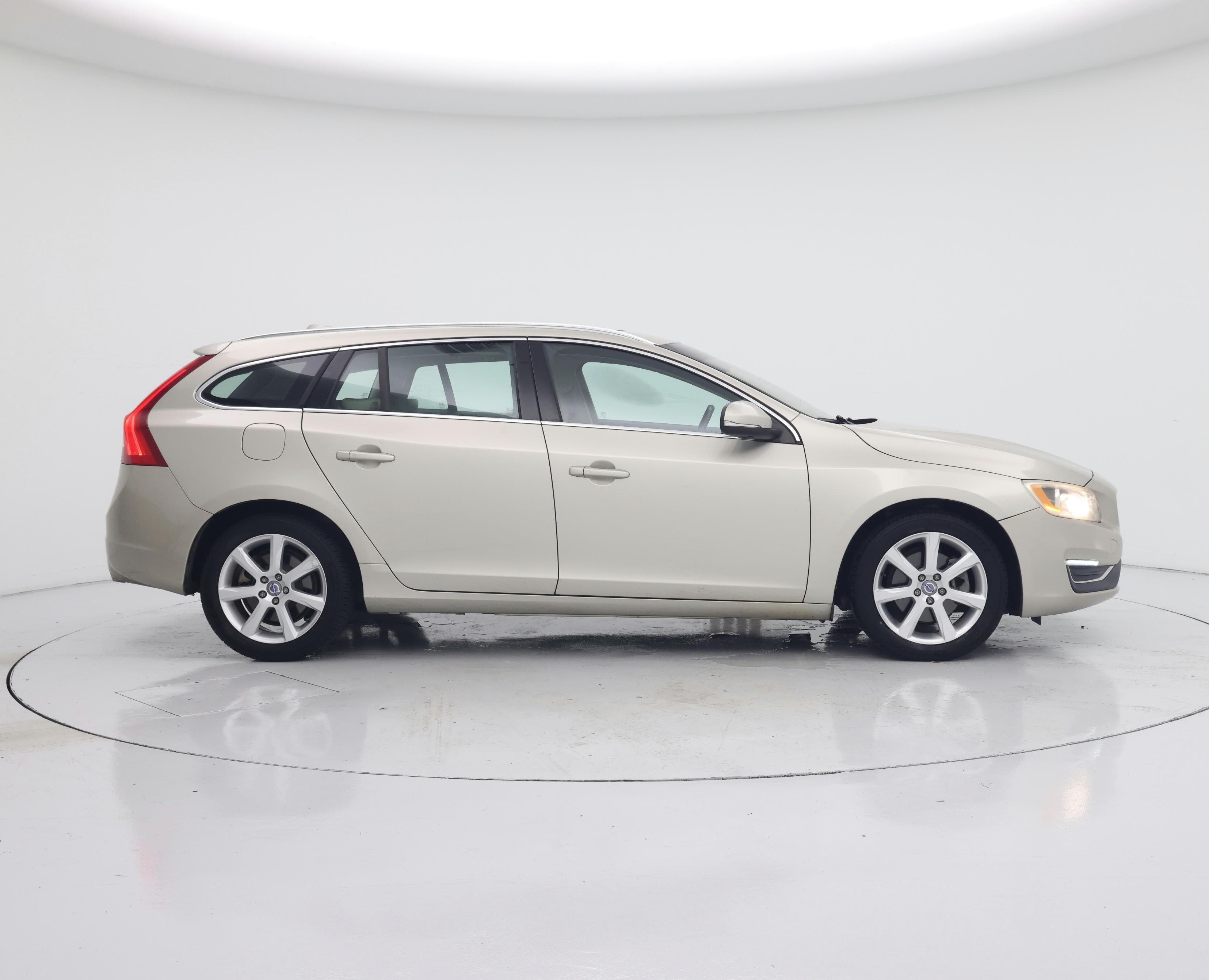 Thumbnail: 2017 Volvo V60 - 7