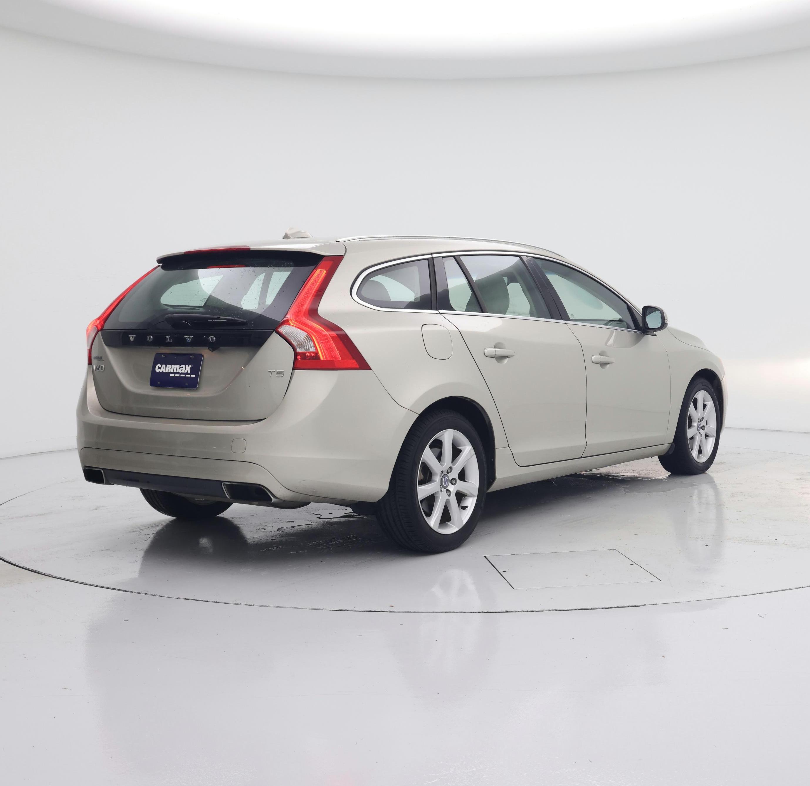 Thumbnail: 2017 Volvo V60 - 8