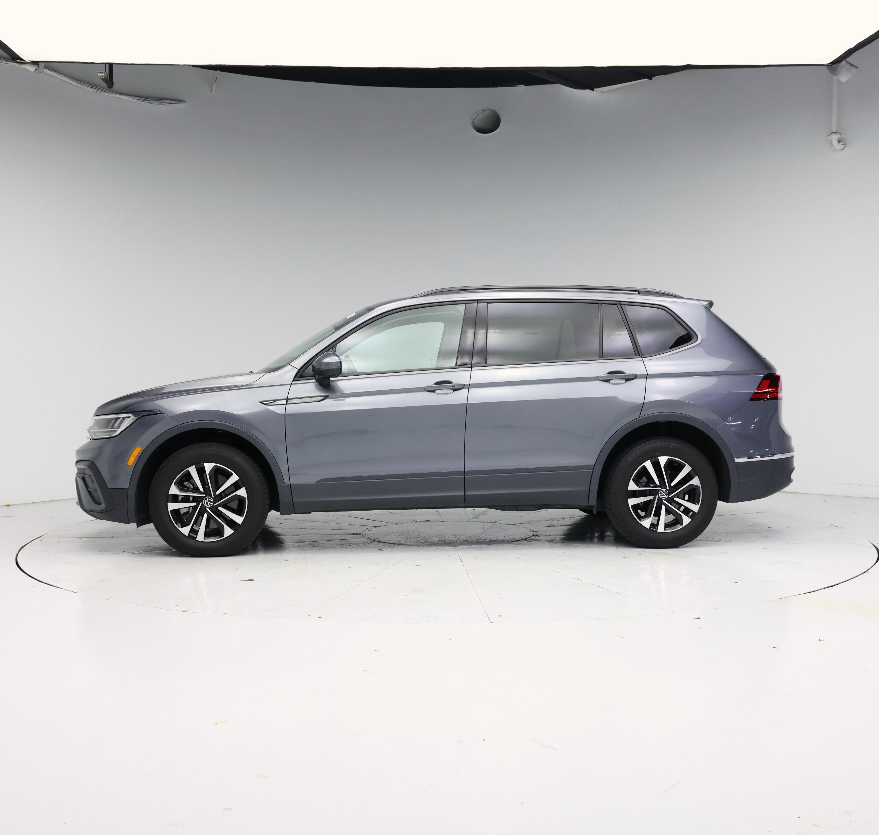 Thumbnail: 2022 Volkswagen Tiguan - 3
