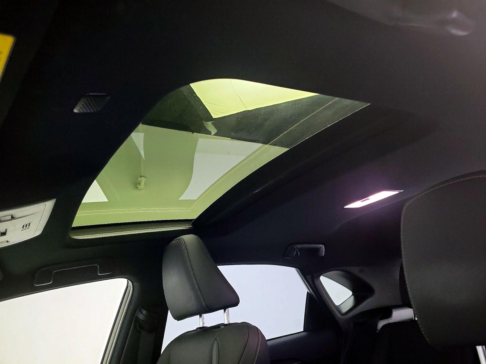 Sunroof(s) & Overhead Airbags