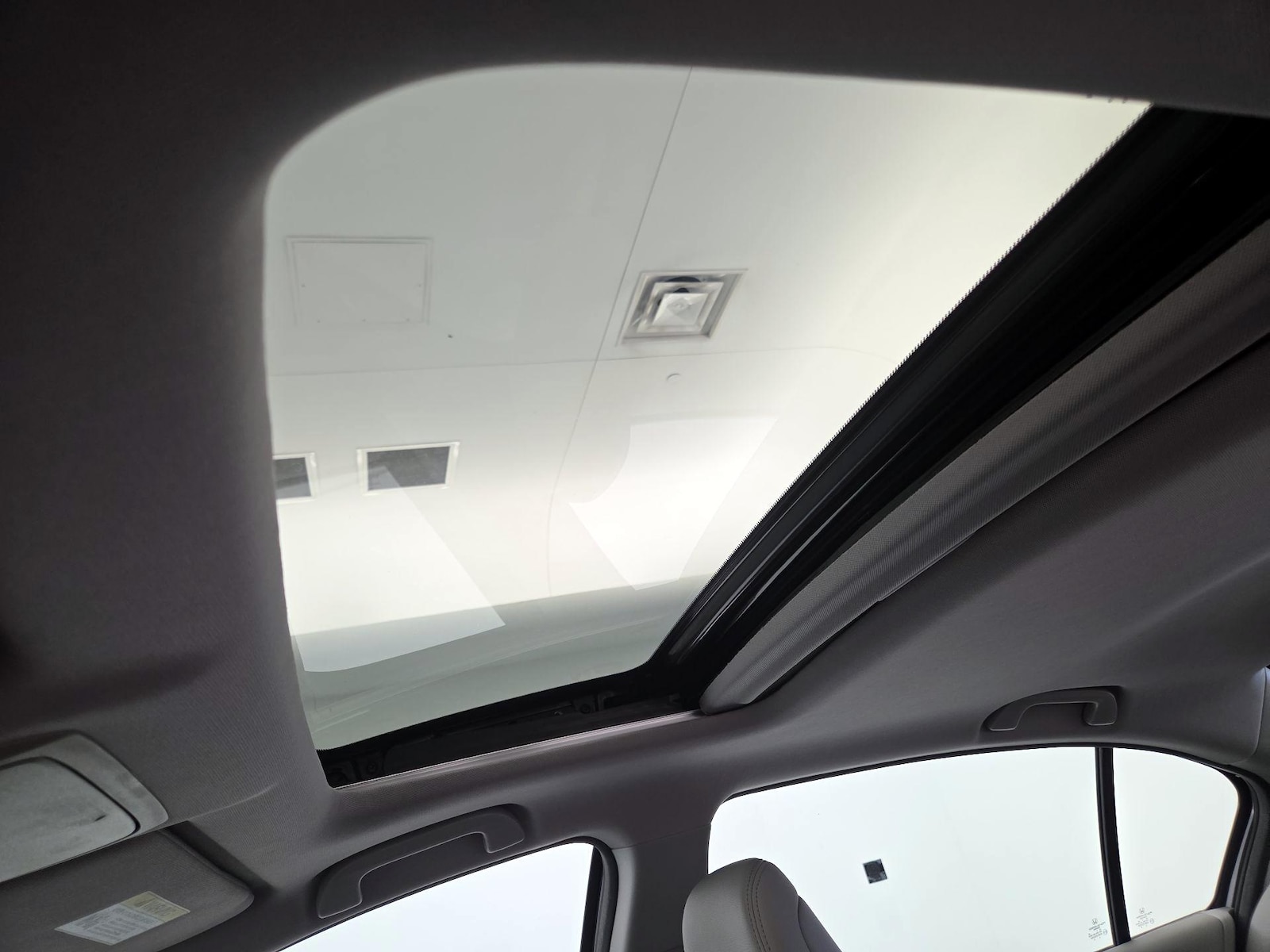 Sunroof(s) & Overhead Airbags