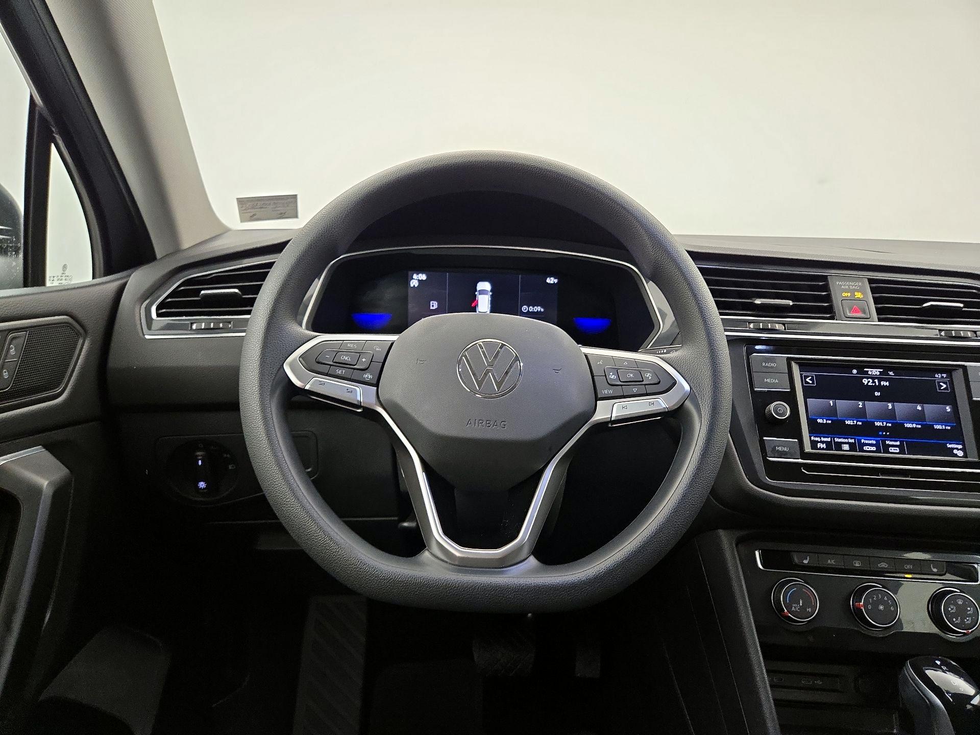 Thumbnail: 2023 Volkswagen Tiguan - 10