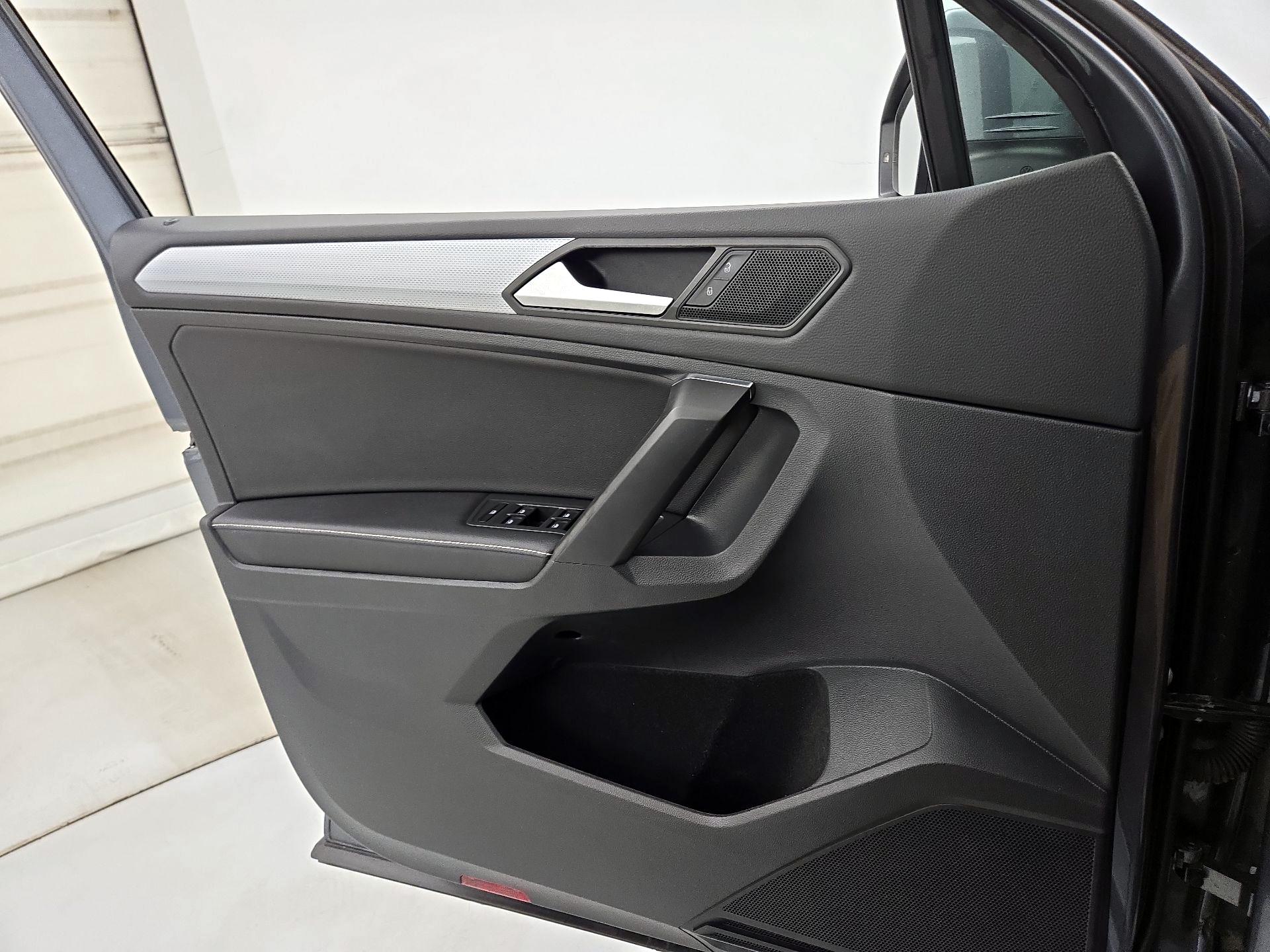 Thumbnail: 2023 Volkswagen Tiguan - 12