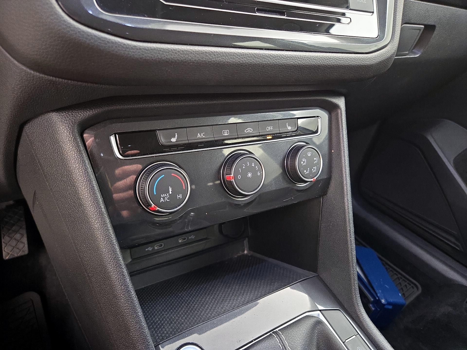 Thumbnail: 2023 Volkswagen Tiguan - 16