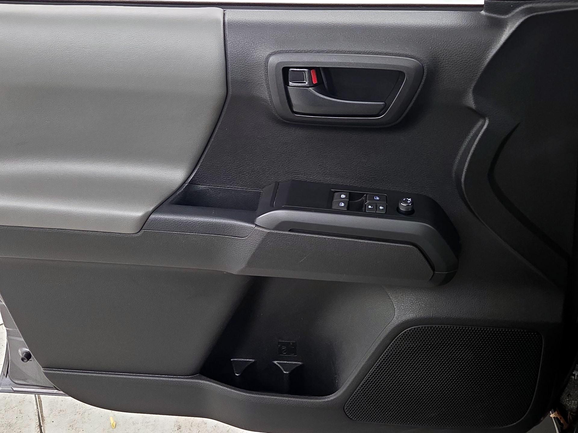 Thumbnail: 2021 Toyota Tacoma - 10