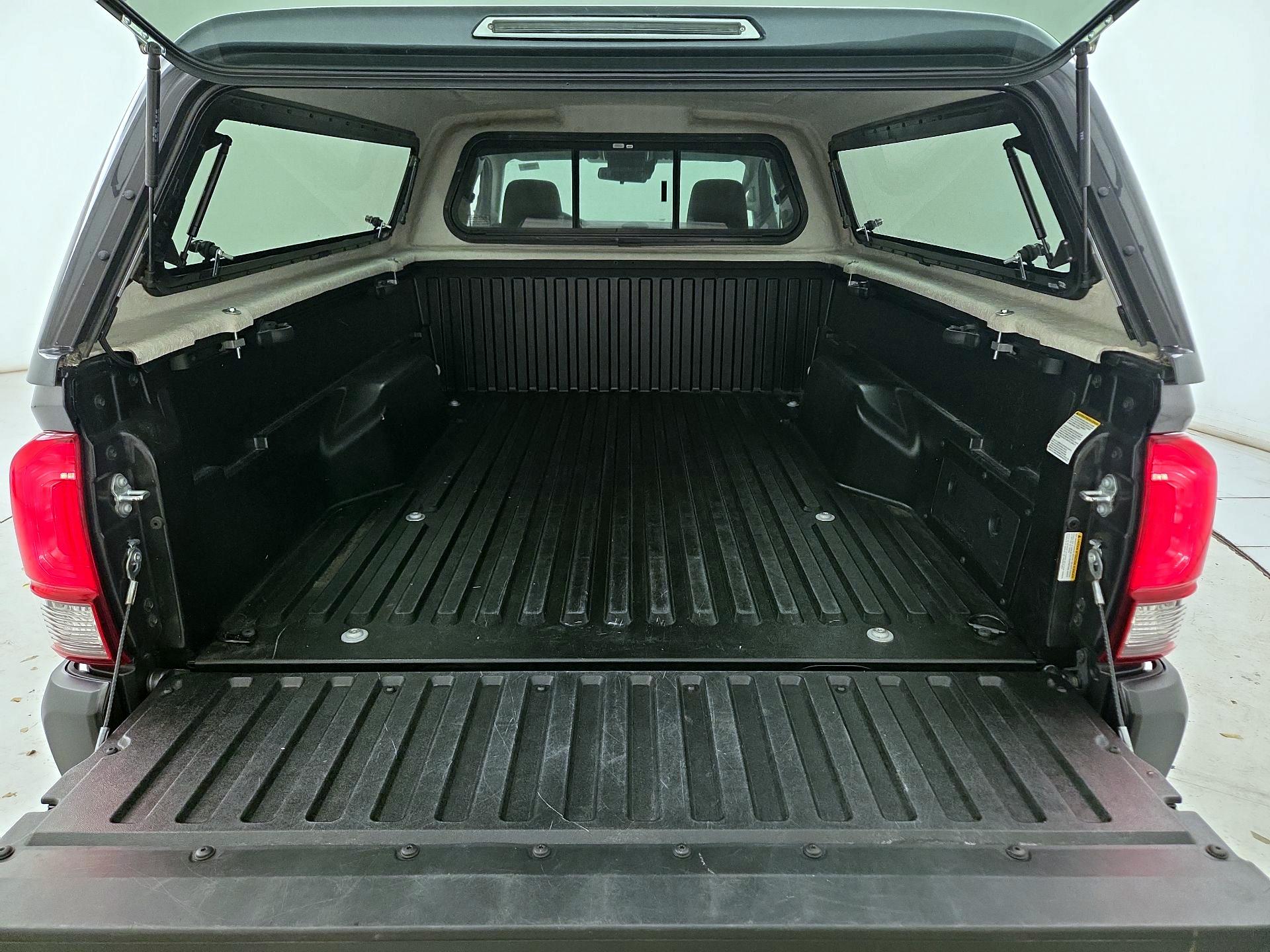 Thumbnail: 2021 Toyota Tacoma - 18