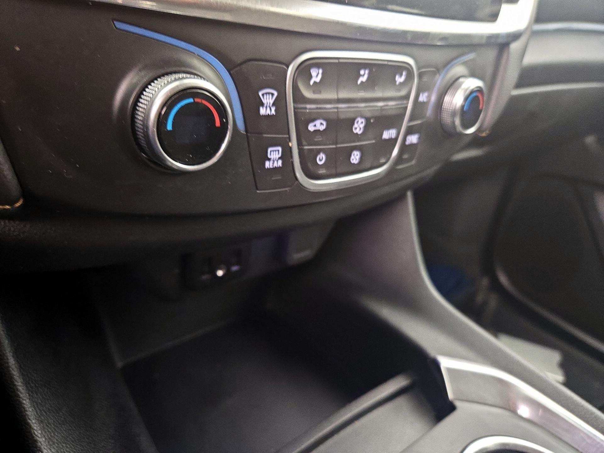 Thumbnail: 2020 Chevrolet Traverse - 16