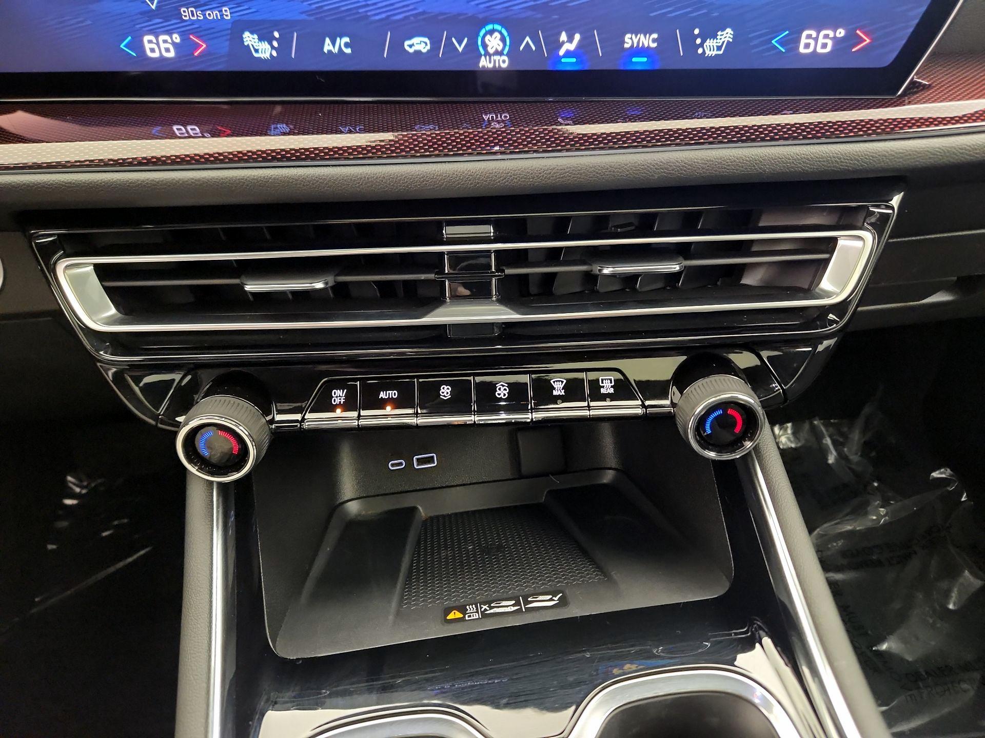 Thumbnail: 2024 Chevrolet Traverse - 17