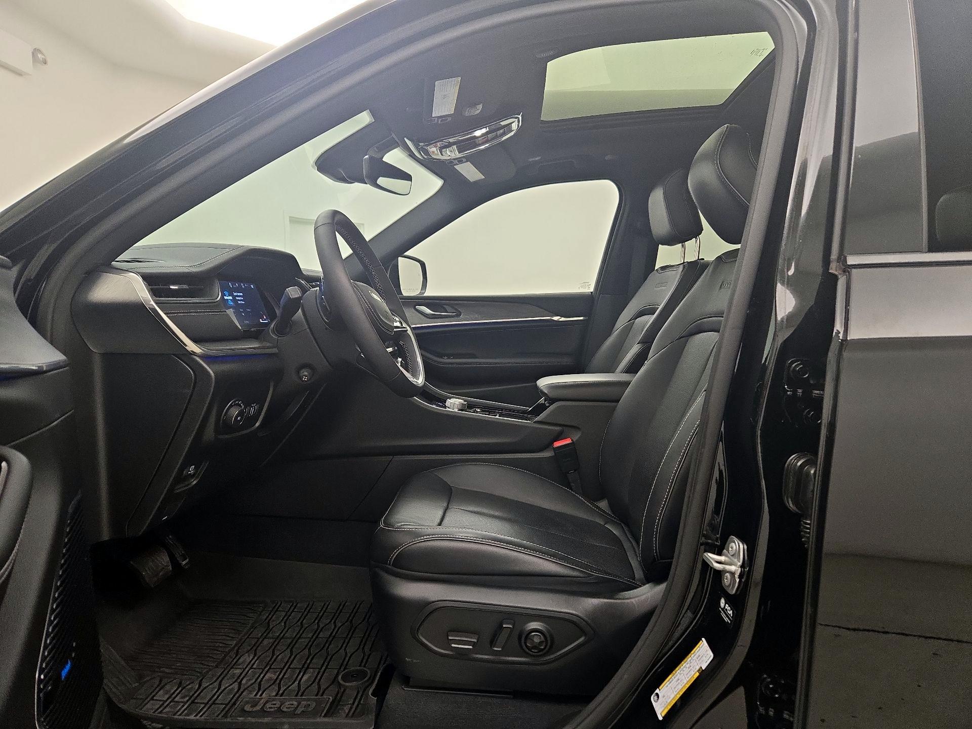 Thumbnail: 2023 Jeep Grand Cherokee L - 11