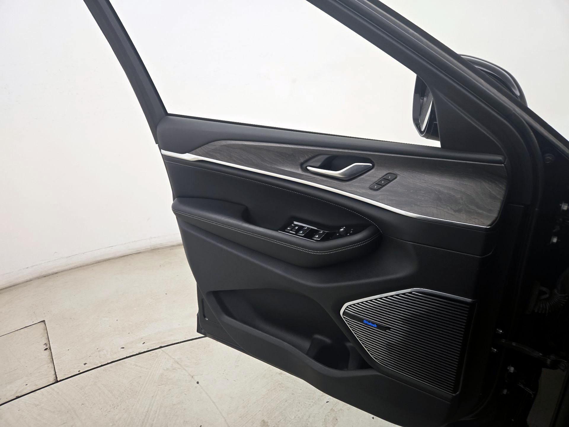 Thumbnail: 2023 Jeep Grand Cherokee L - 12