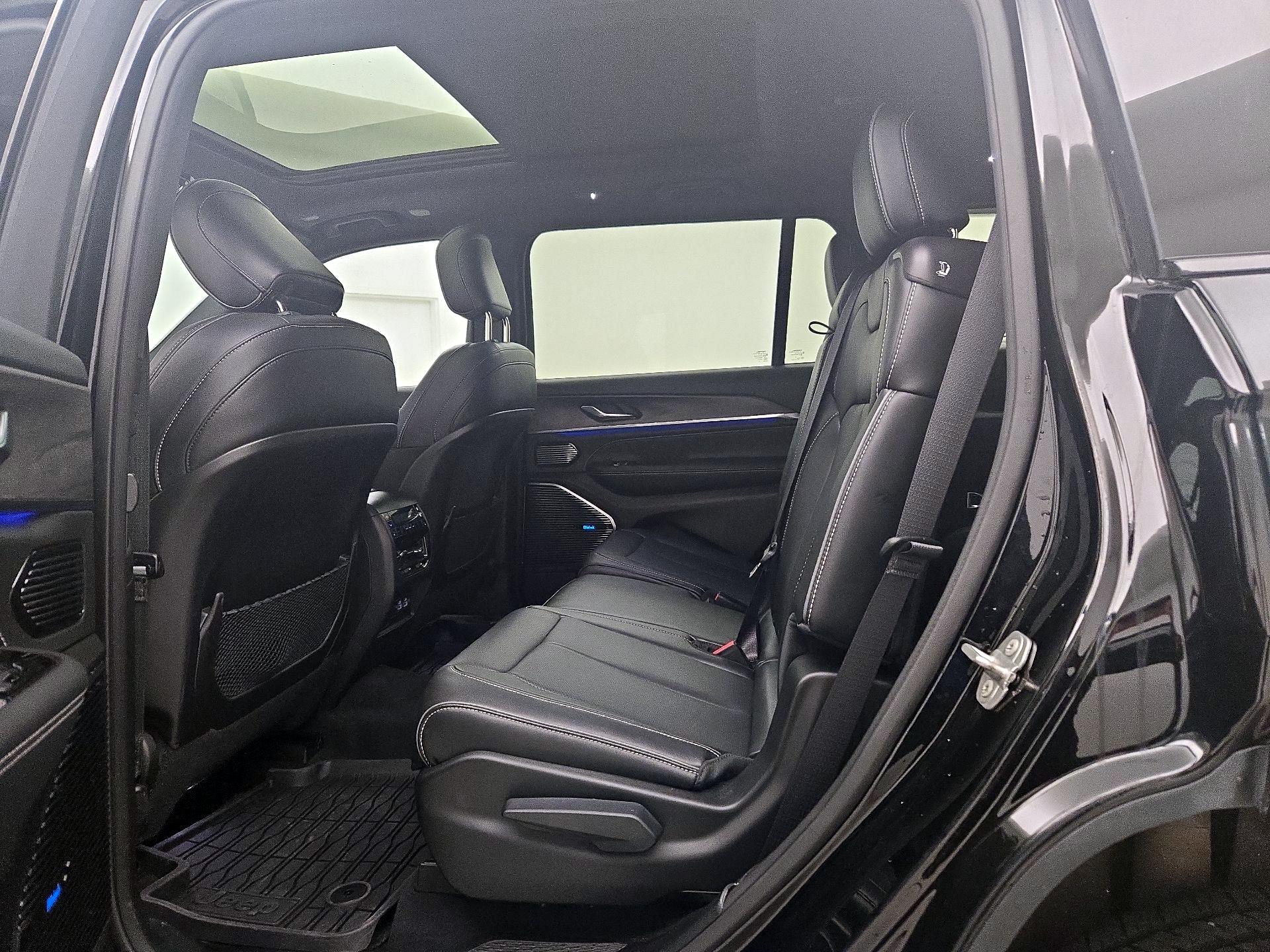 Thumbnail: 2023 Jeep Grand Cherokee L - 20