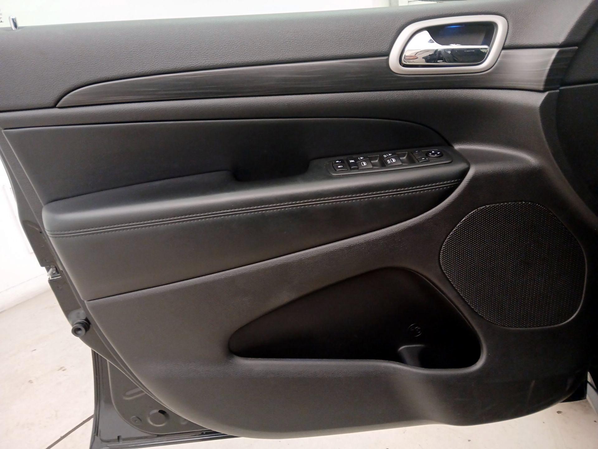 Thumbnail: 2021 Jeep Grand Cherokee - 12