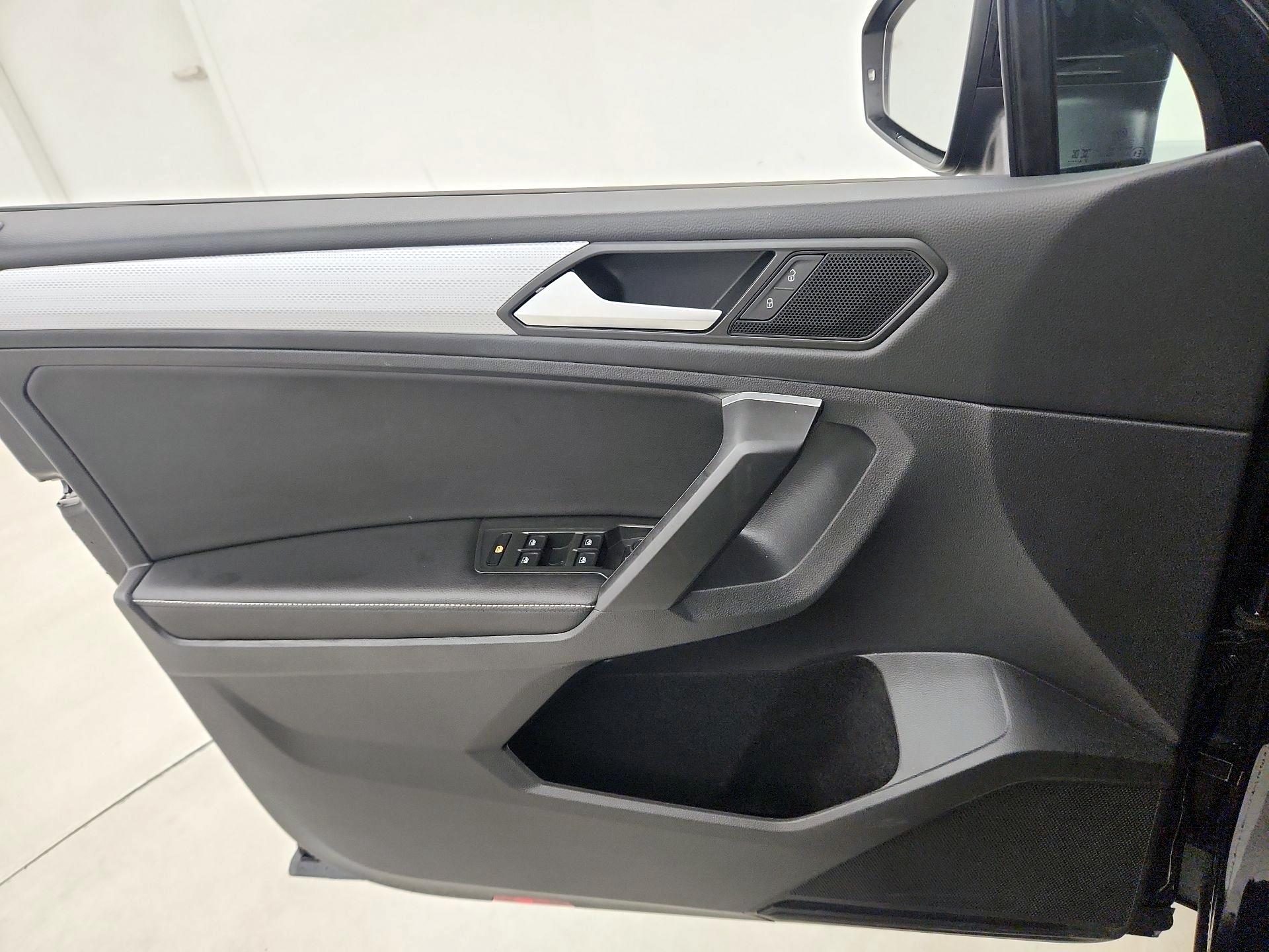 Thumbnail: 2024 Volkswagen Tiguan - 12