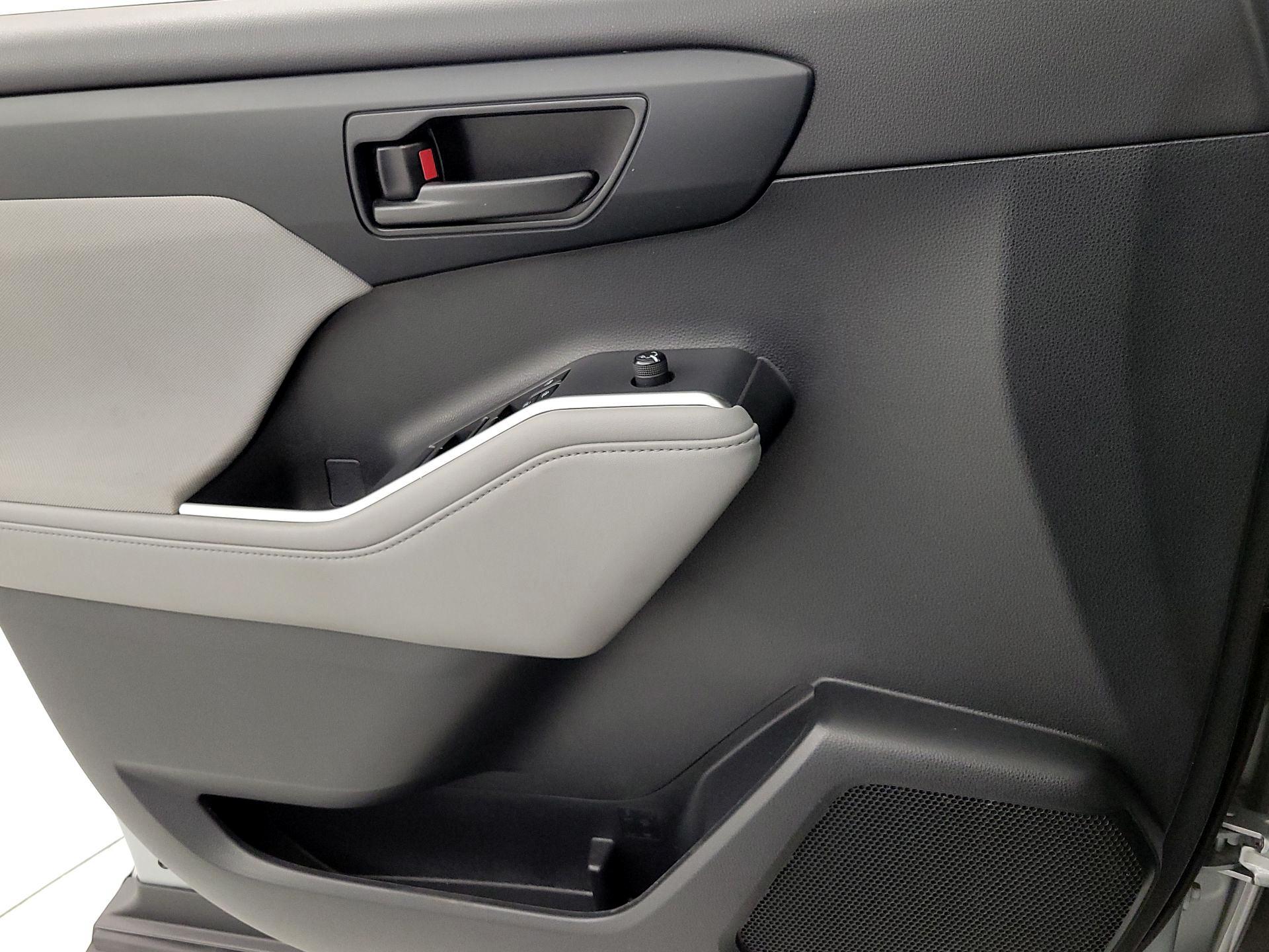 Thumbnail: 2021 Toyota Highlander - 12