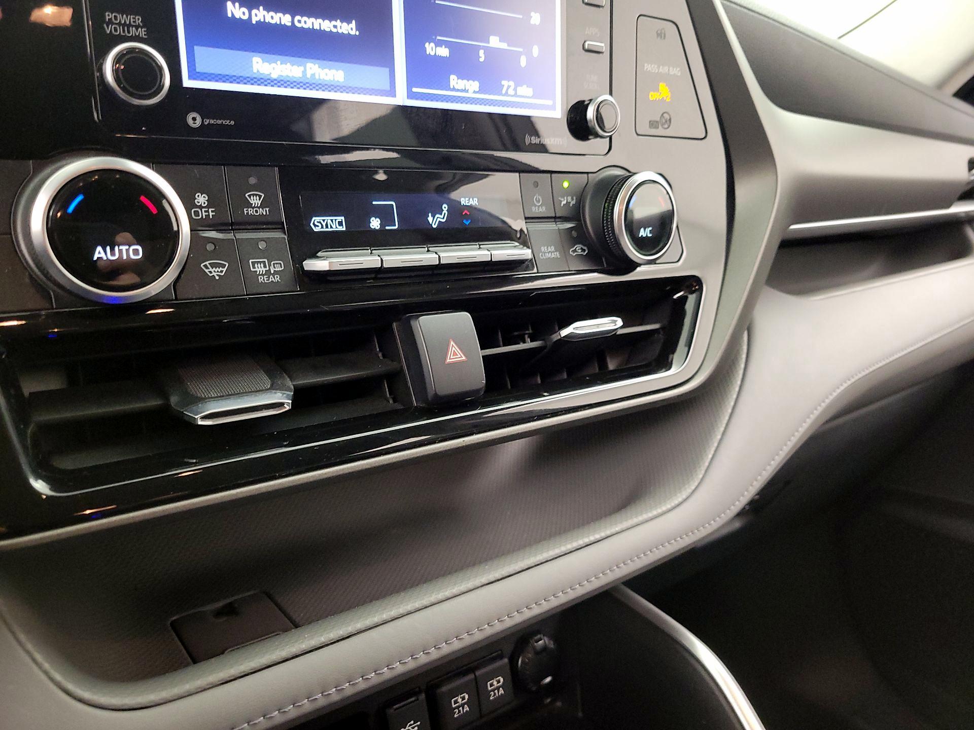 Thumbnail: 2021 Toyota Highlander - 17