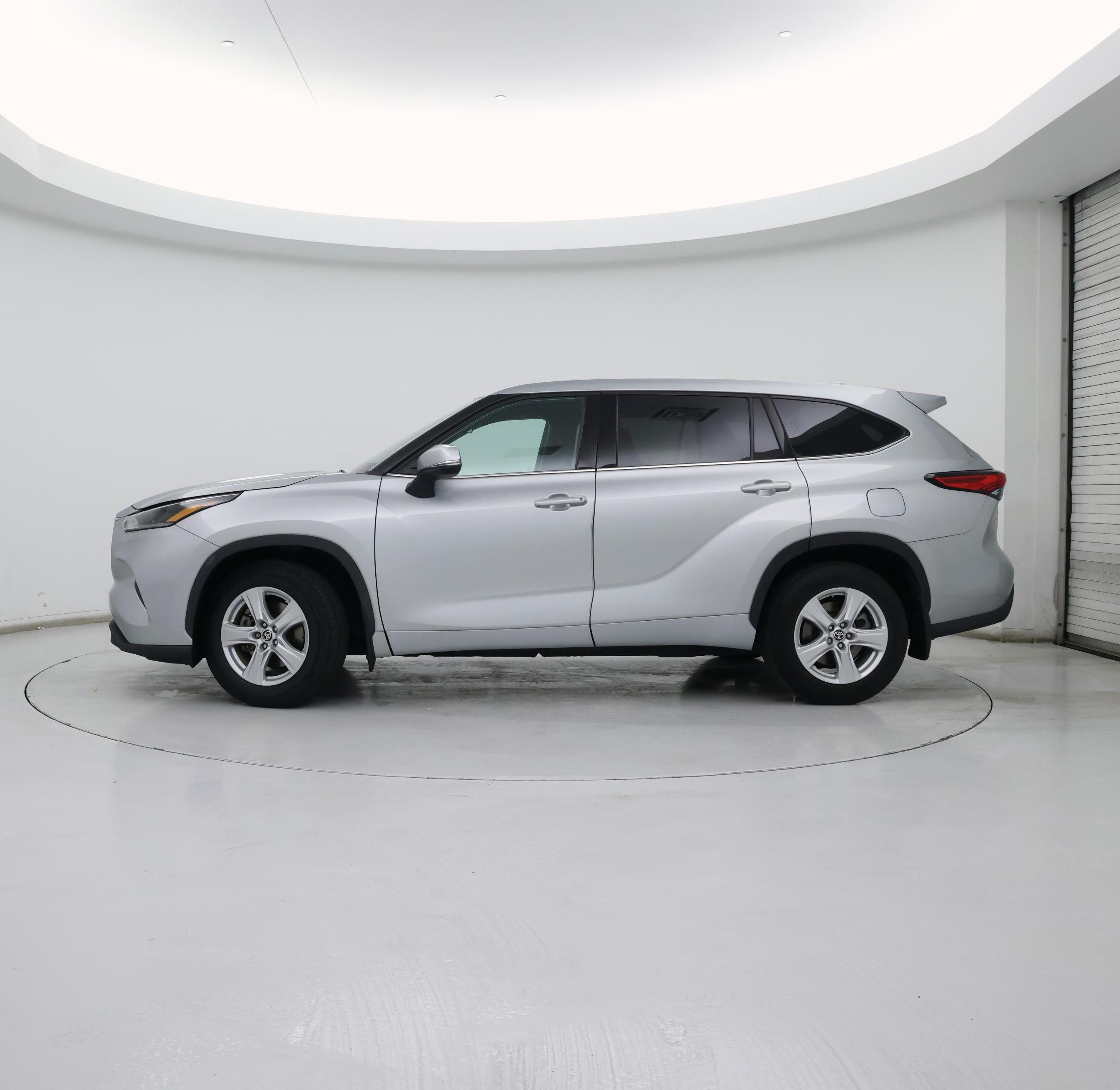 Thumbnail: 2021 Toyota Highlander - 3