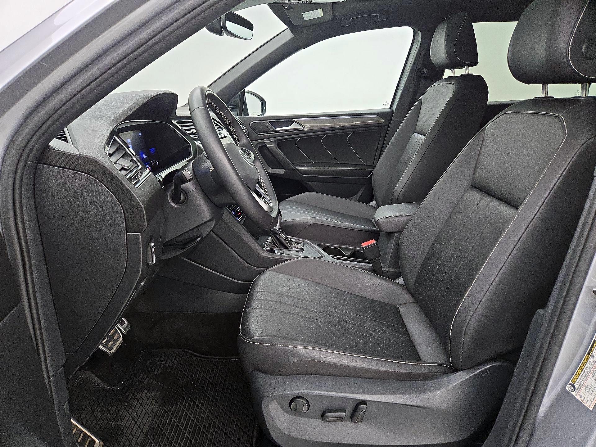 Thumbnail: 2023 Volkswagen Tiguan - 11