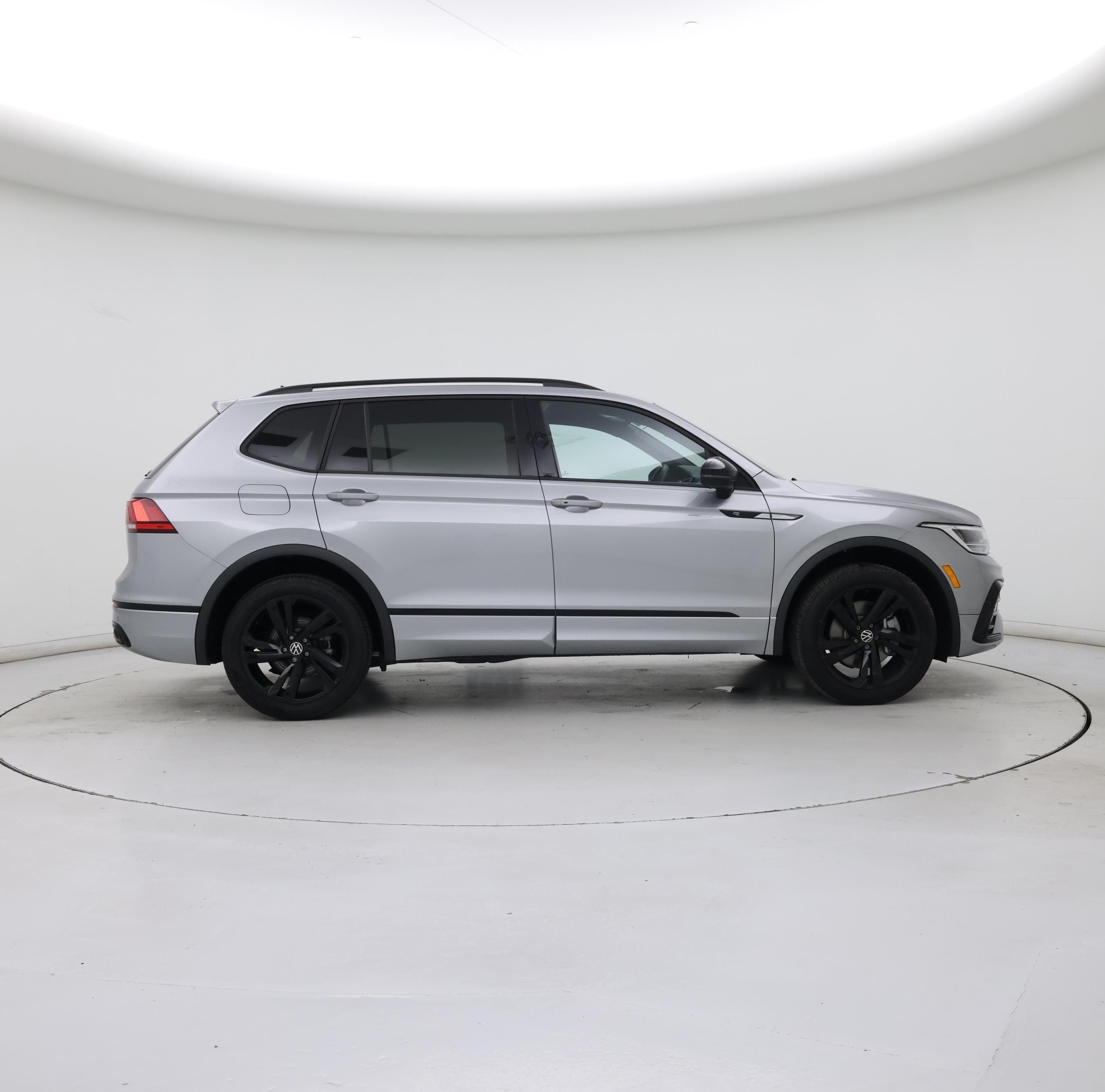 Thumbnail: 2023 Volkswagen Tiguan - 7