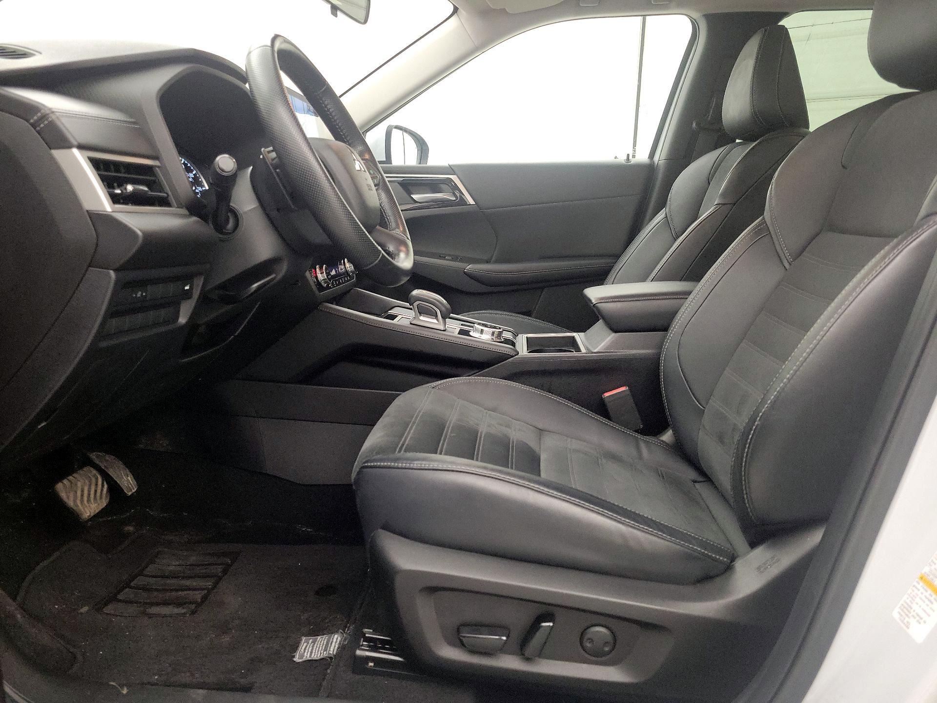 Thumbnail: 2022 Mitsubishi Outlander - 9