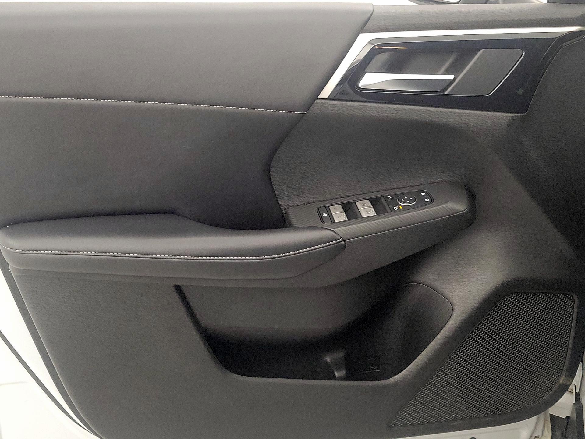 Thumbnail: 2022 Mitsubishi Outlander - 10