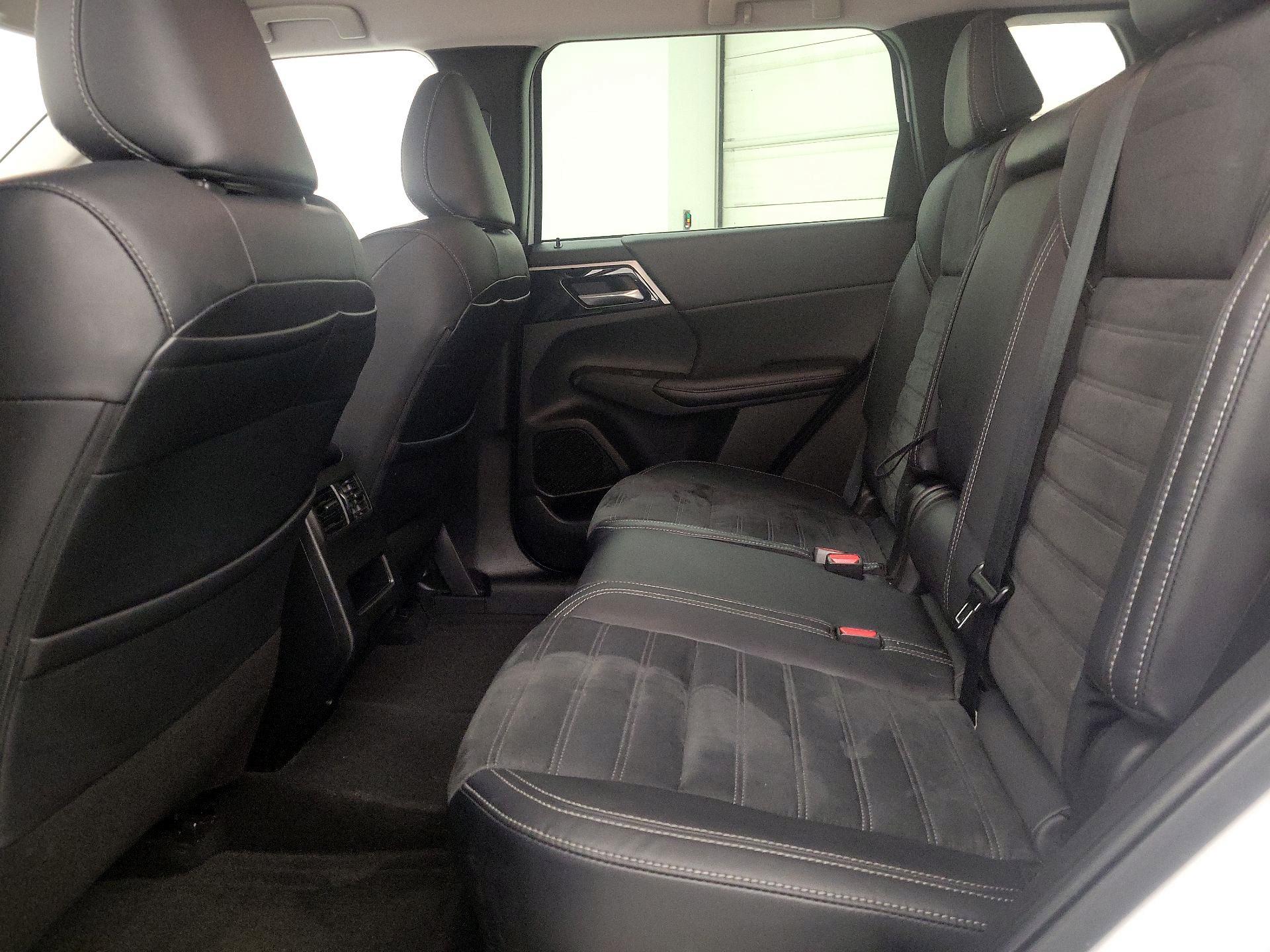 Thumbnail: 2022 Mitsubishi Outlander - 18