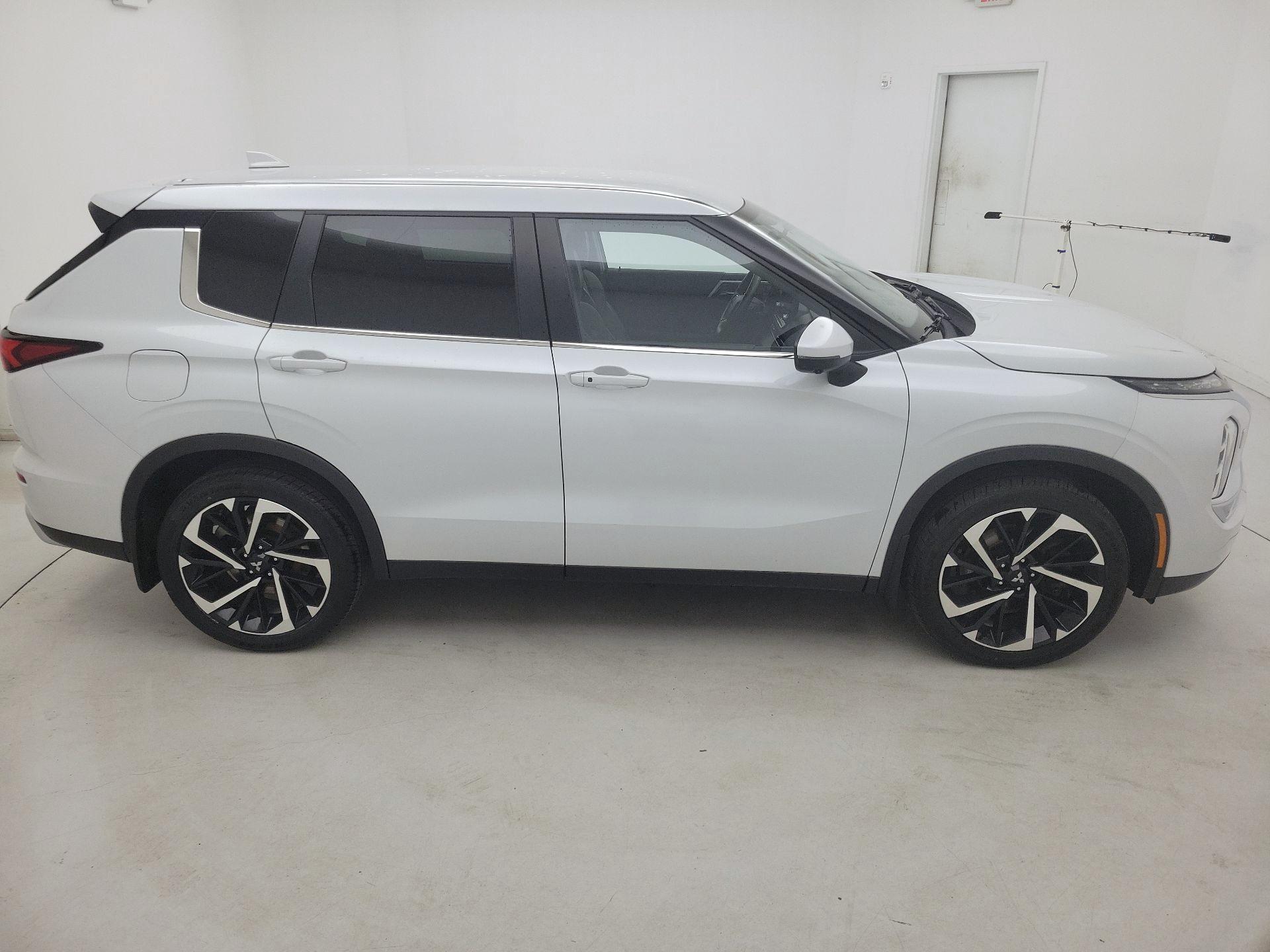 Thumbnail: 2022 Mitsubishi Outlander - 4